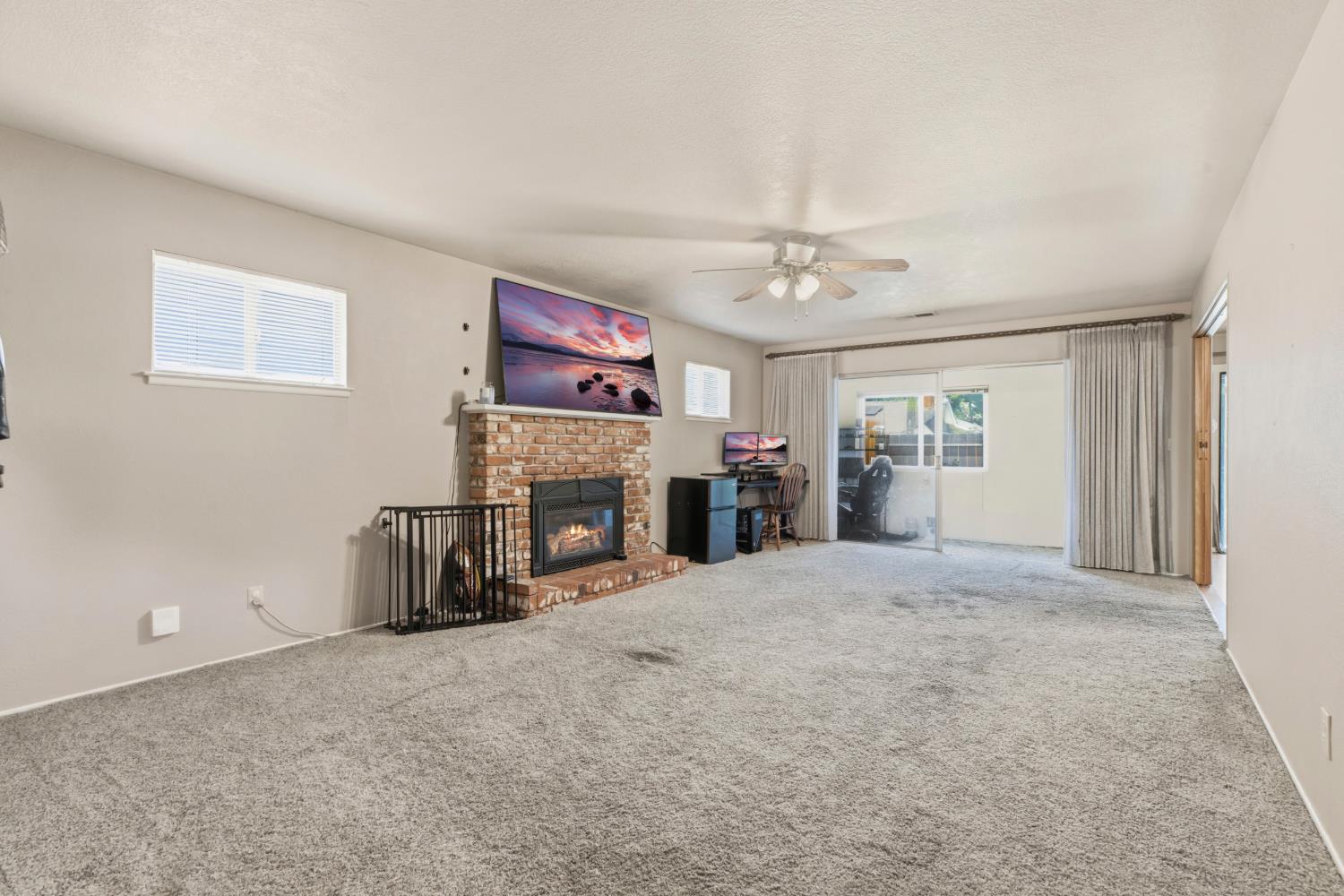 1215 Del Vale Ave, Modesto, CA 95350