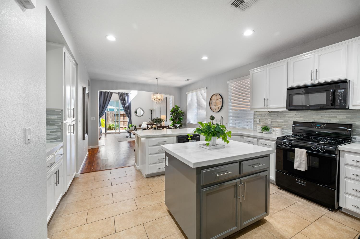 2261 Maverick Ct, Modesto, CA 95355