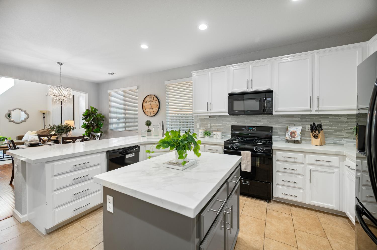 2261 Maverick Ct, Modesto, CA 95355