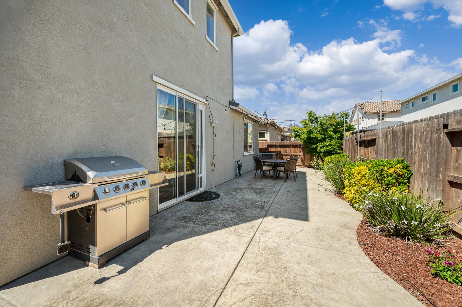 2261 Maverick Ct, Modesto, CA 95355