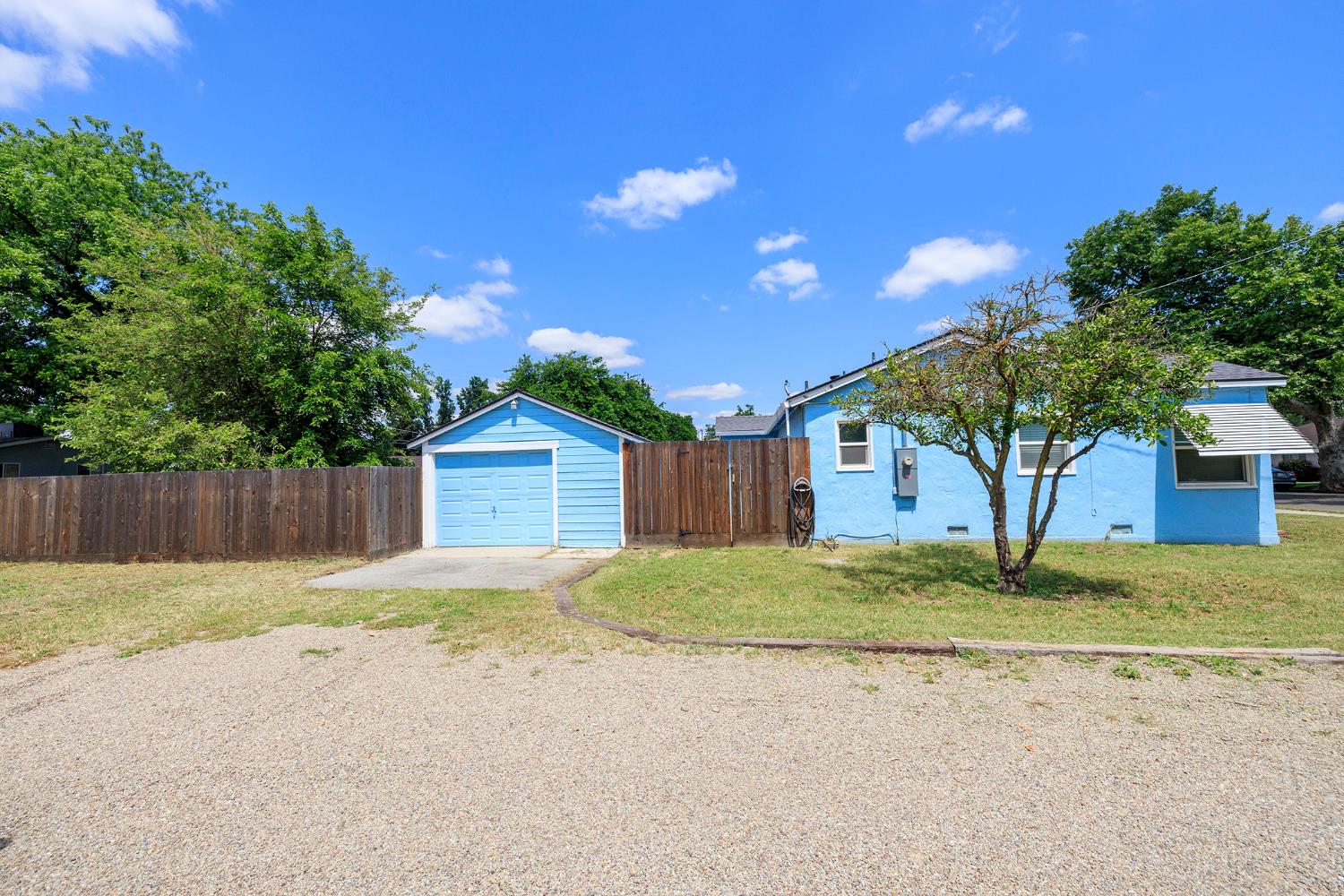 1732 2nd St, Escalon, CA 95320