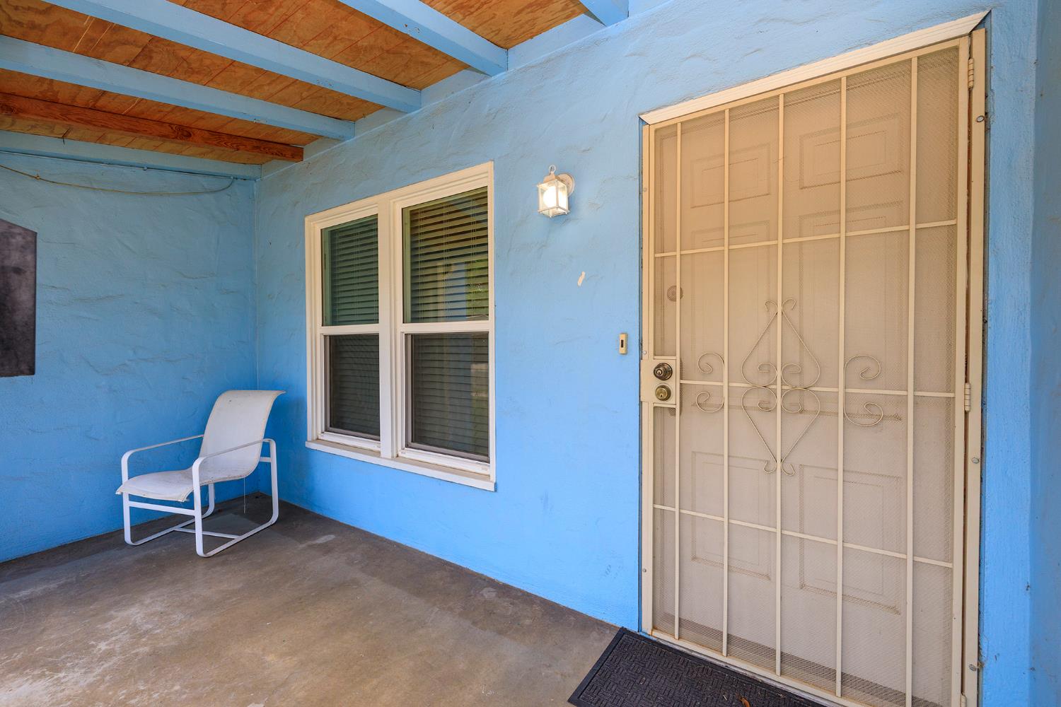 1732 2nd St, Escalon, CA 95320