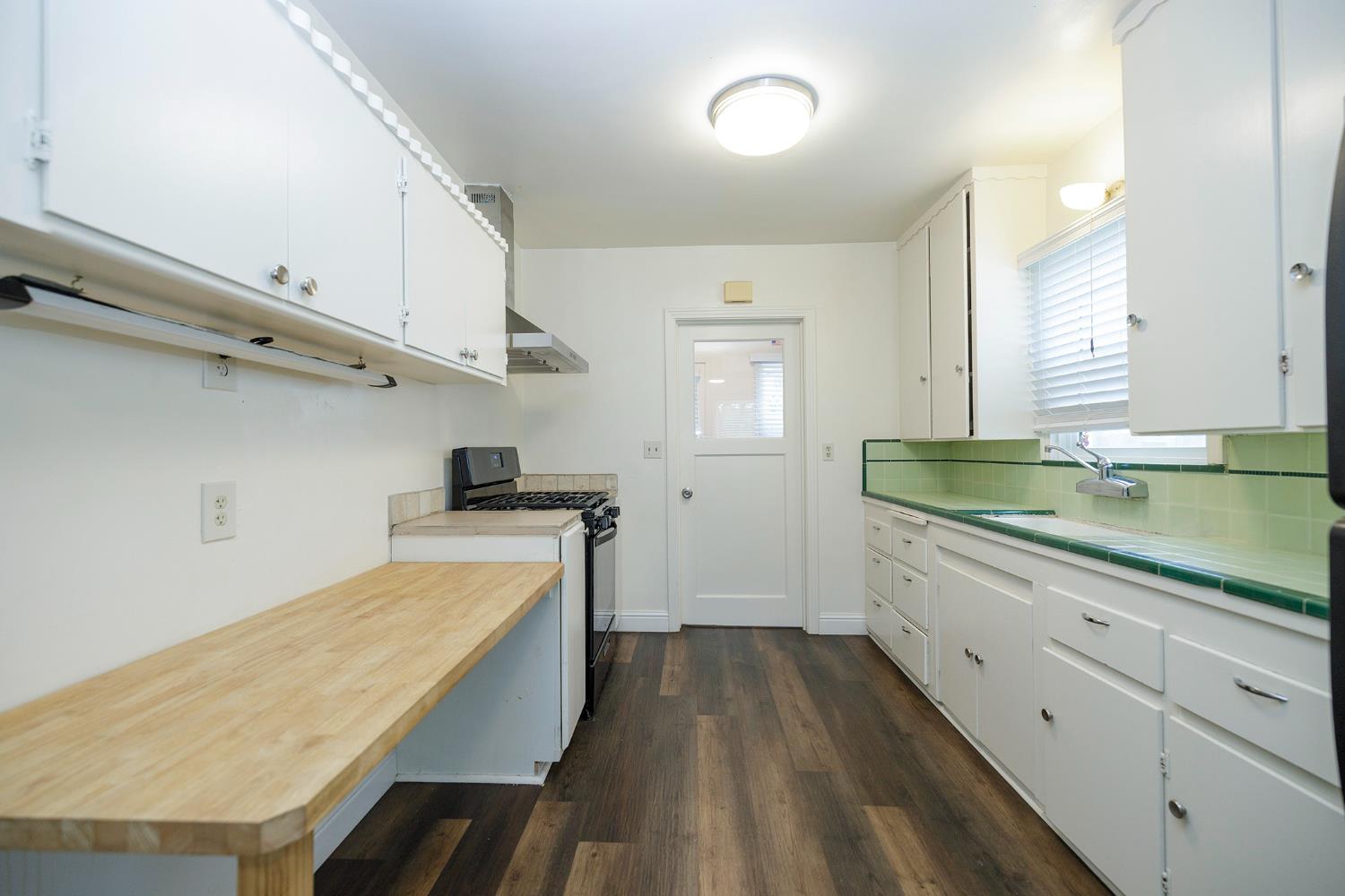 1732 2nd St, Escalon, CA 95320