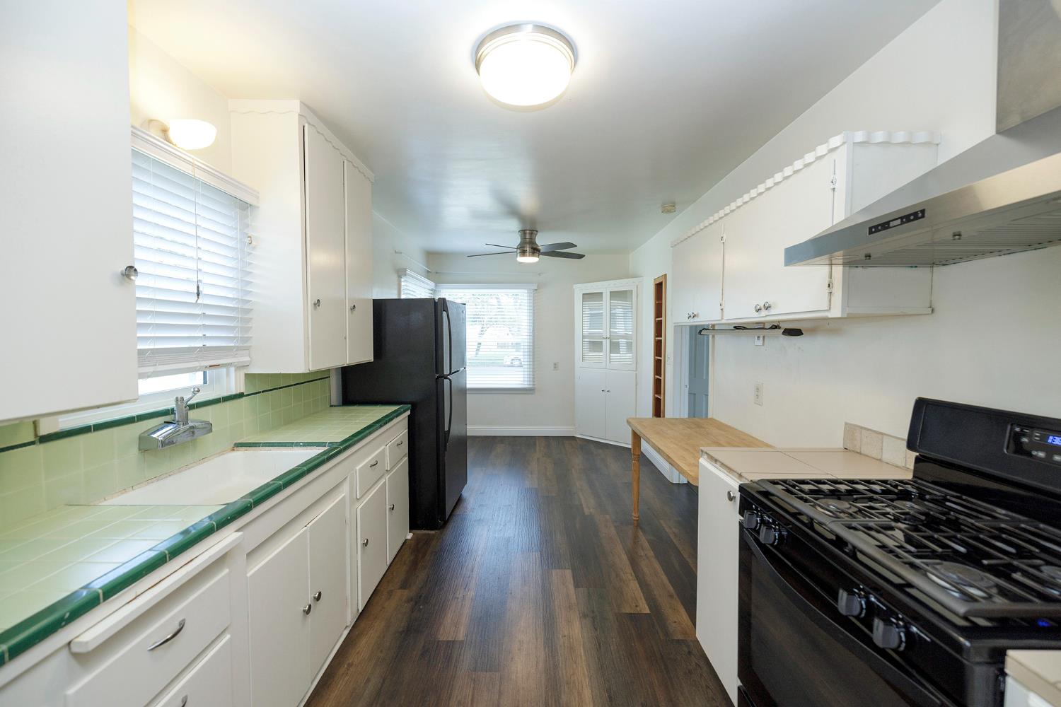 1732 2nd St, Escalon, CA 95320