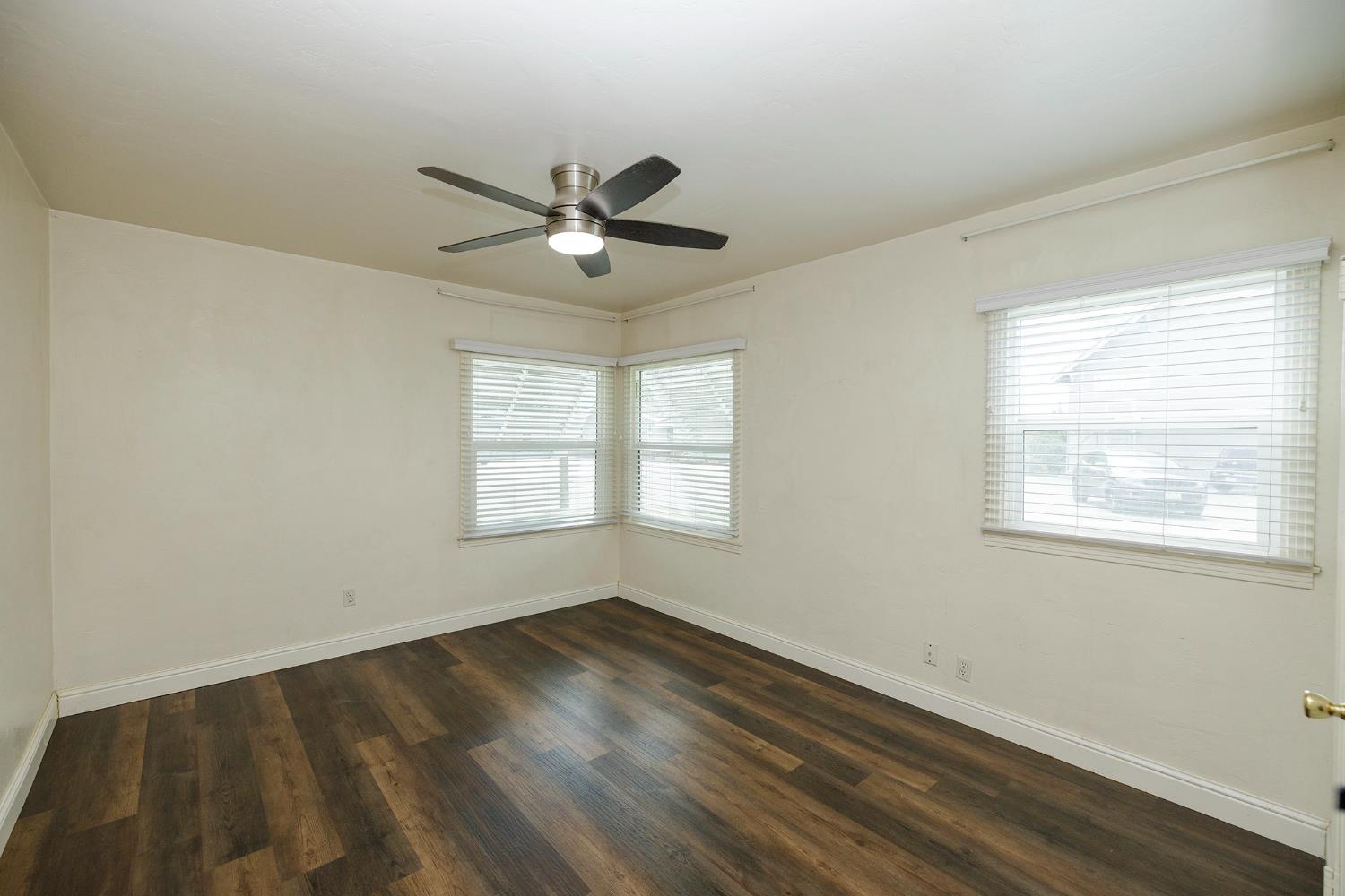 1732 2nd St, Escalon, CA 95320