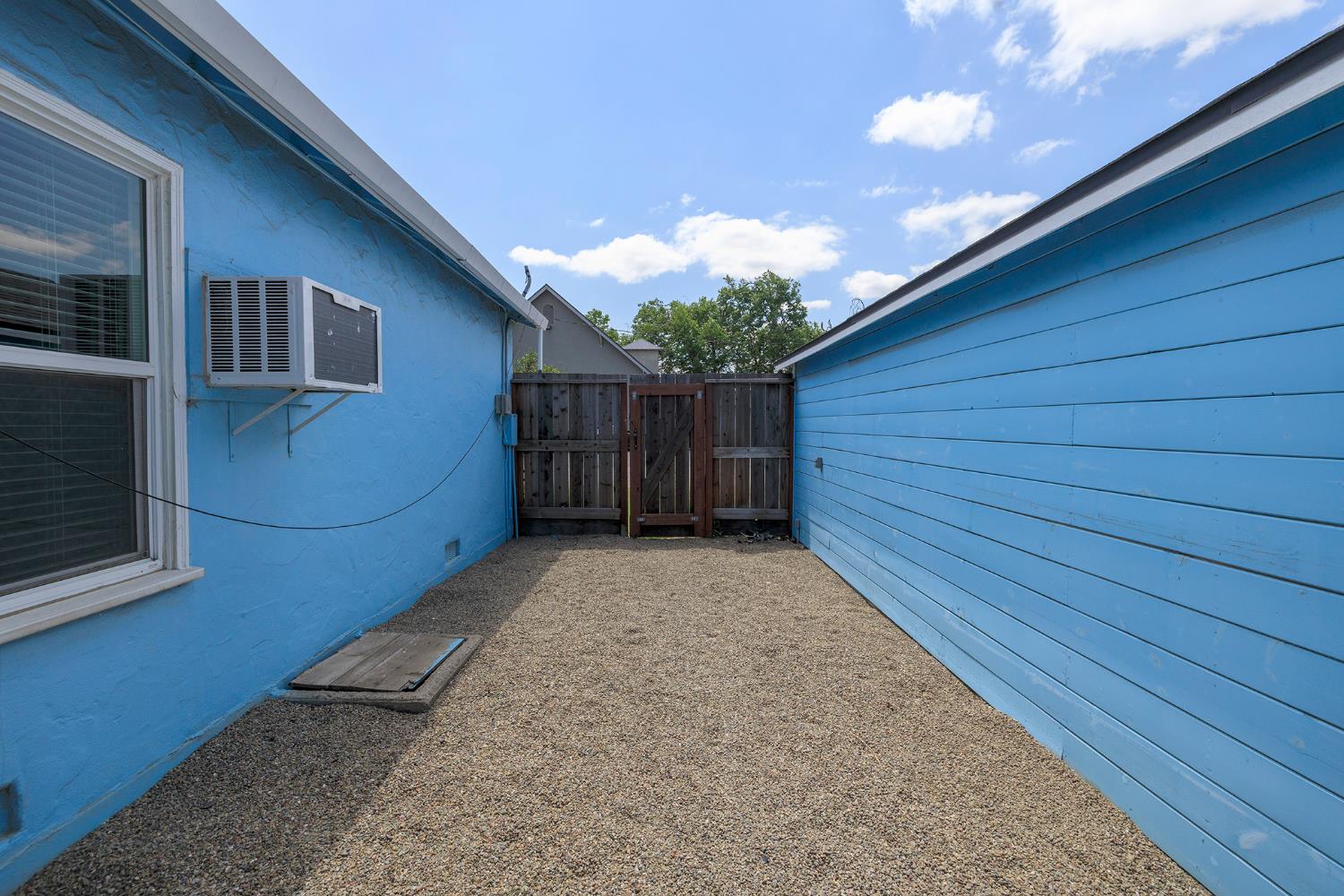 1732 2nd St, Escalon, CA 95320