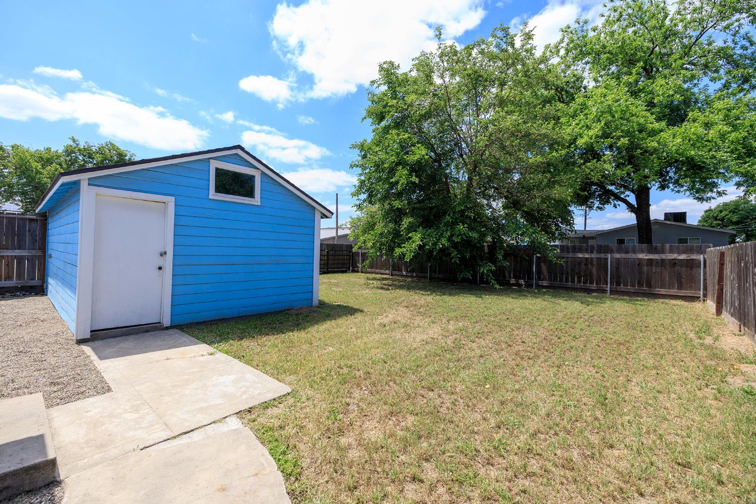1732 2nd St, Escalon, CA 95320