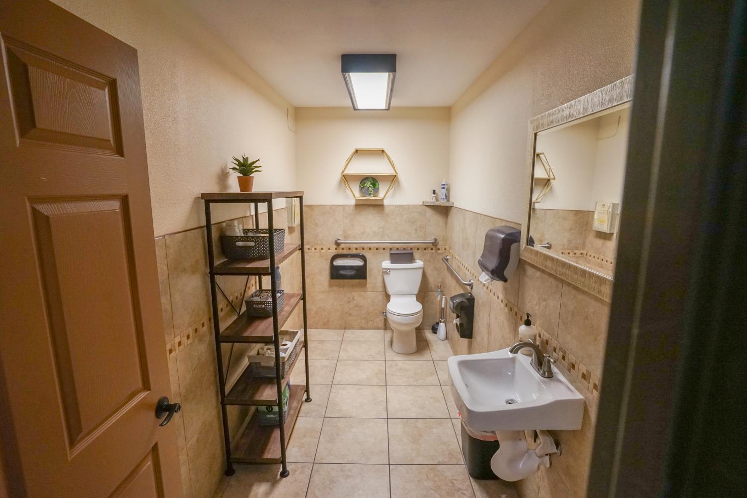 1080 Delbon Ave, Turlock, CA 95382