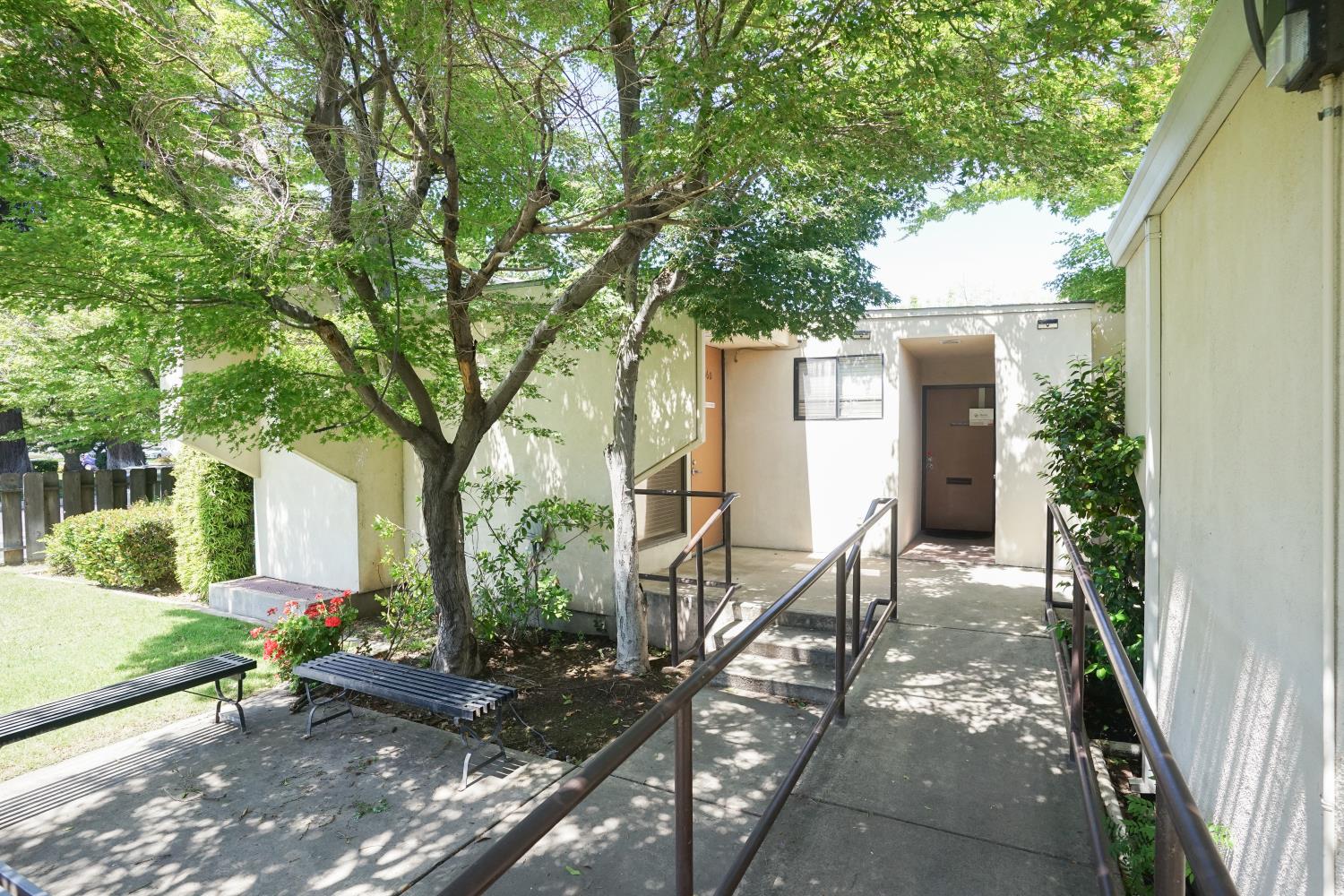 1080 Delbon Ave, Turlock, CA 95382