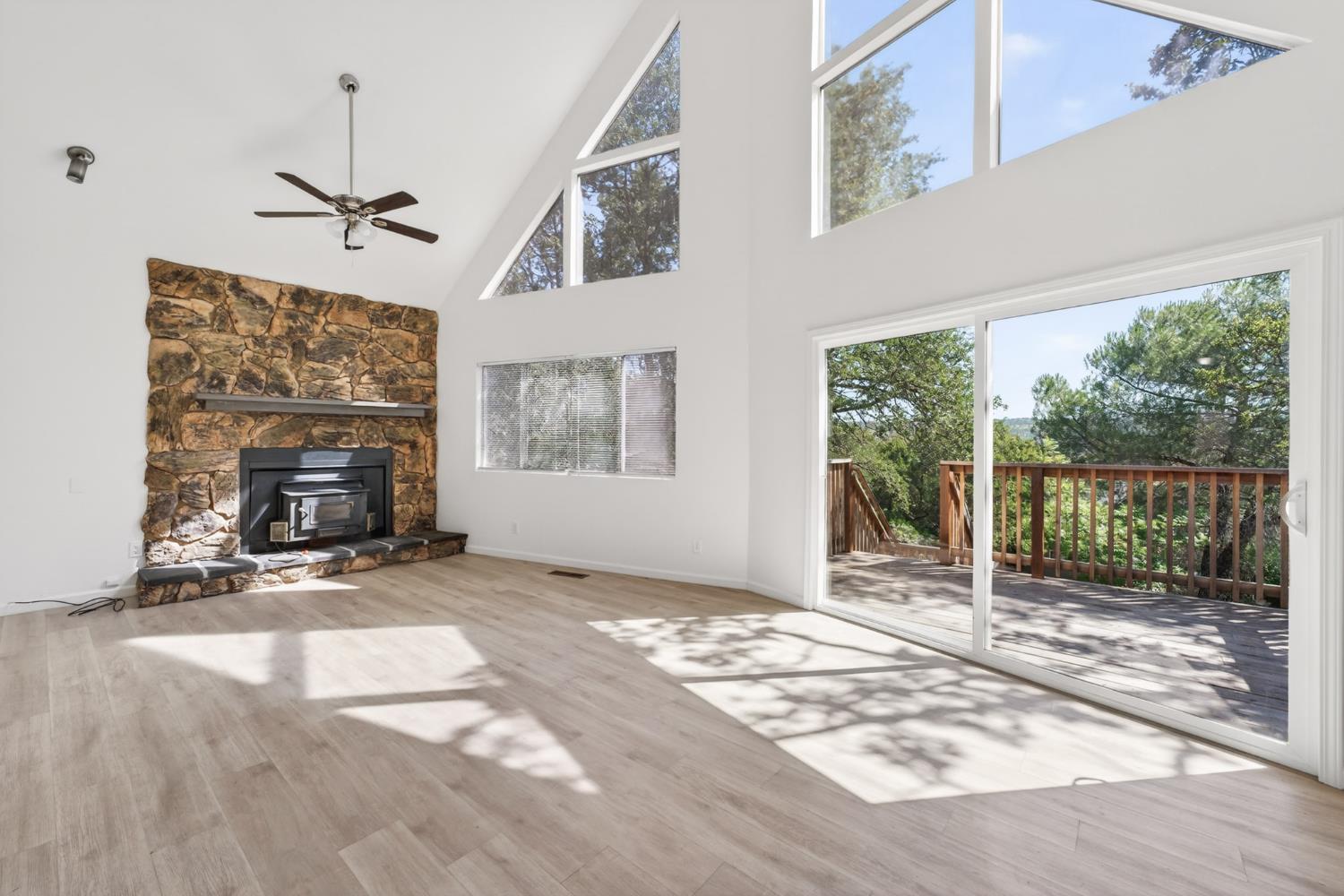 4698 Kiva Dr, Copperopolis, CA 95228