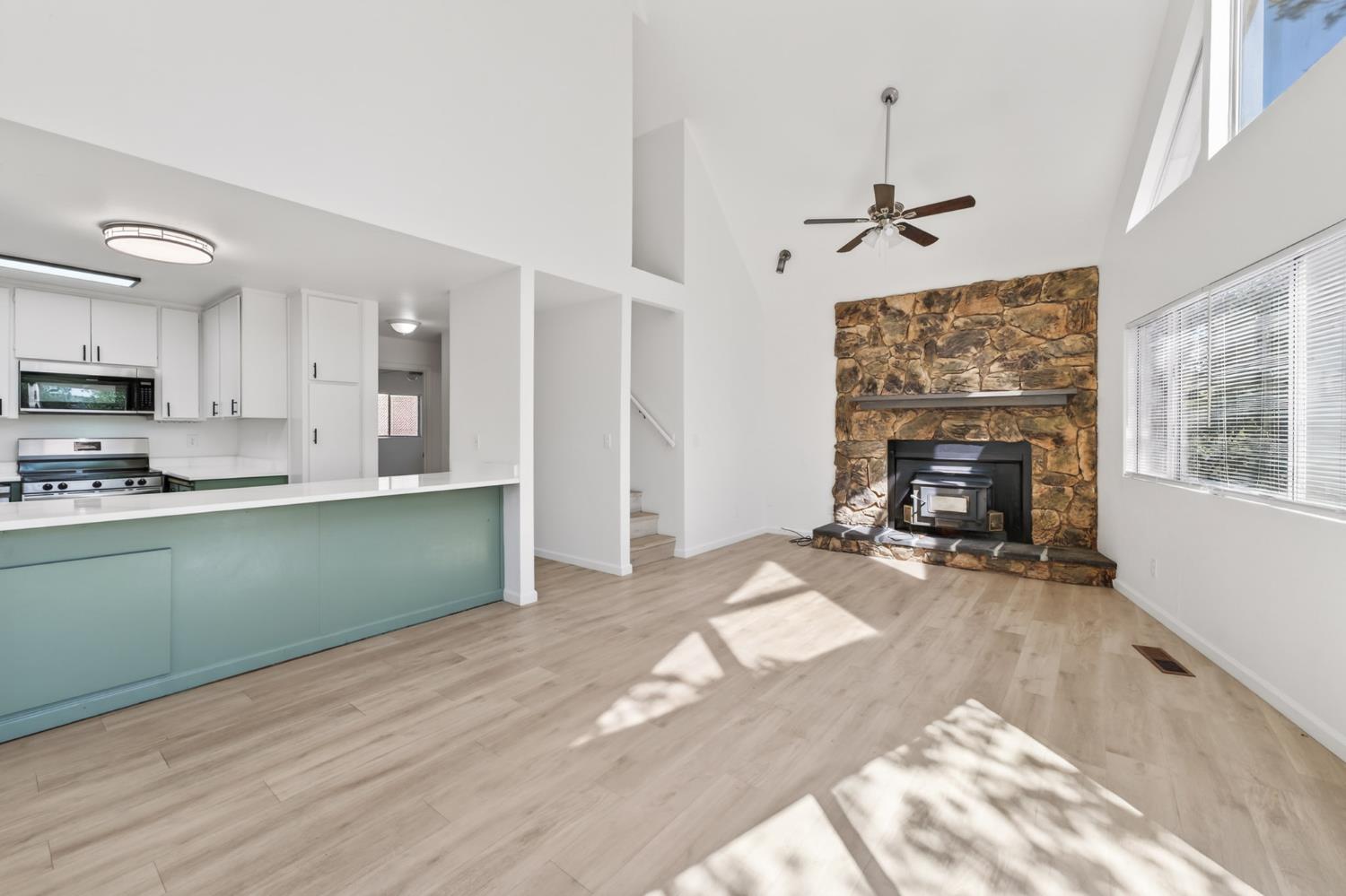 4698 Kiva Dr, Copperopolis, CA 95228