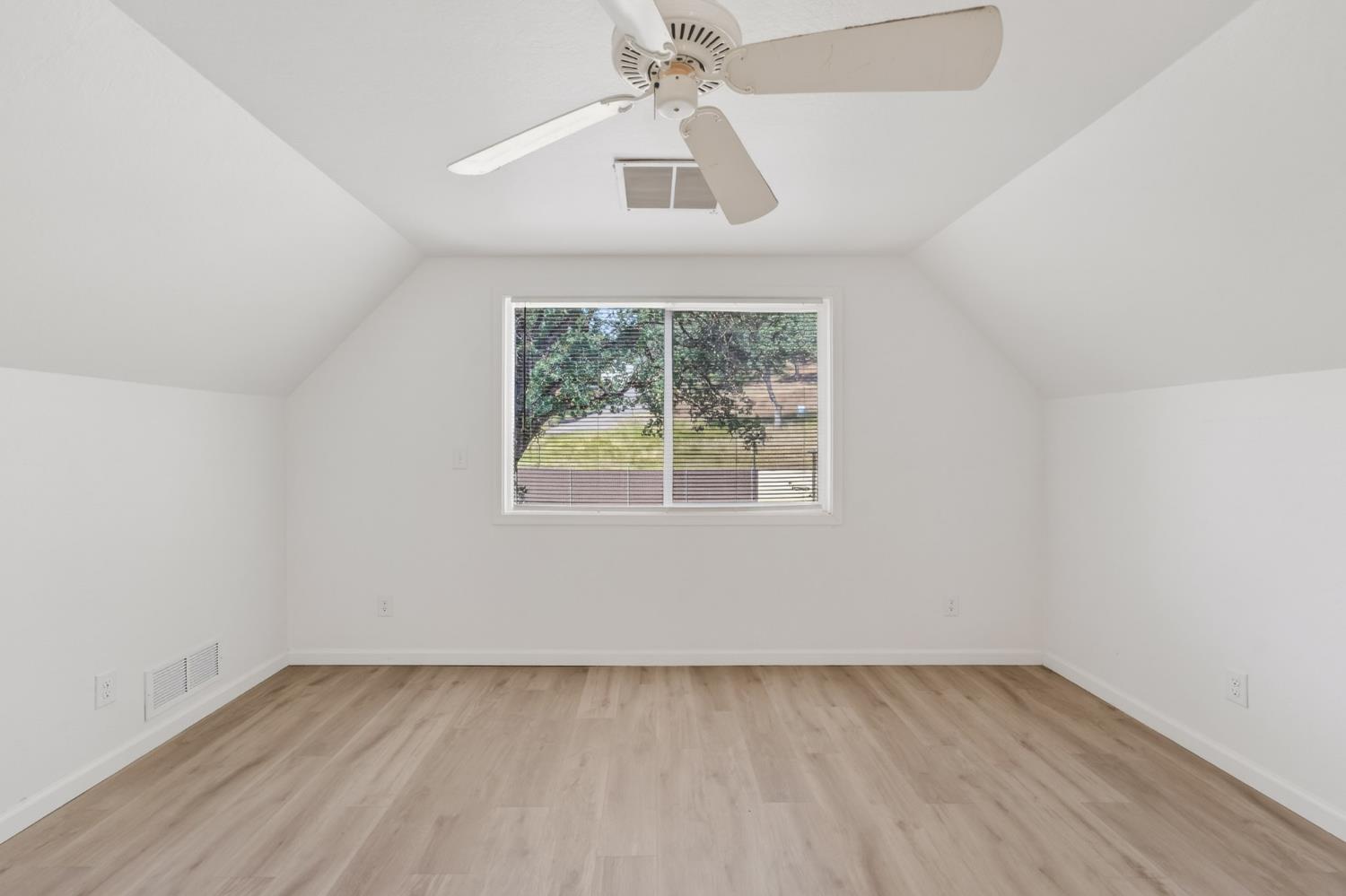4698 Kiva Dr, Copperopolis, CA 95228