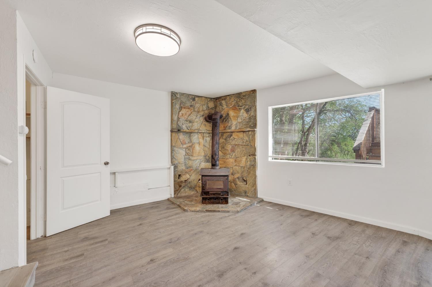 4698 Kiva Dr, Copperopolis, CA 95228