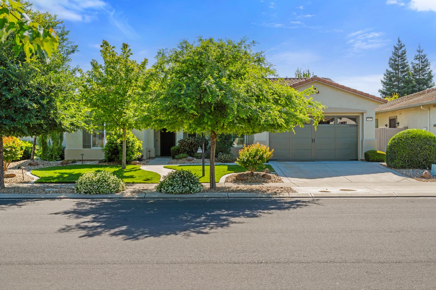 2472 Ashbridge Ln, Manteca, CA 95336