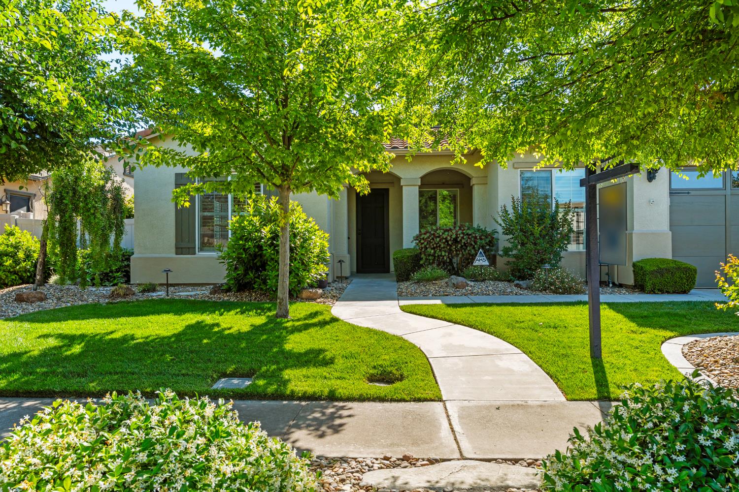 2472 Ashbridge Ln, Manteca, CA 95336