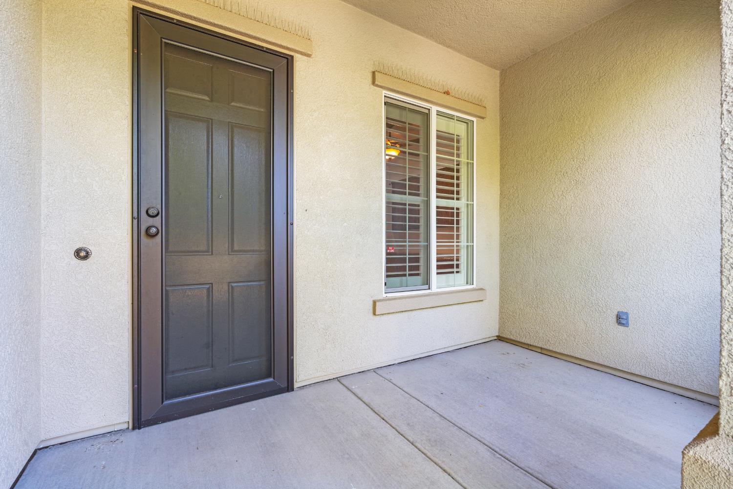 2472 Ashbridge Ln, Manteca, CA 95336