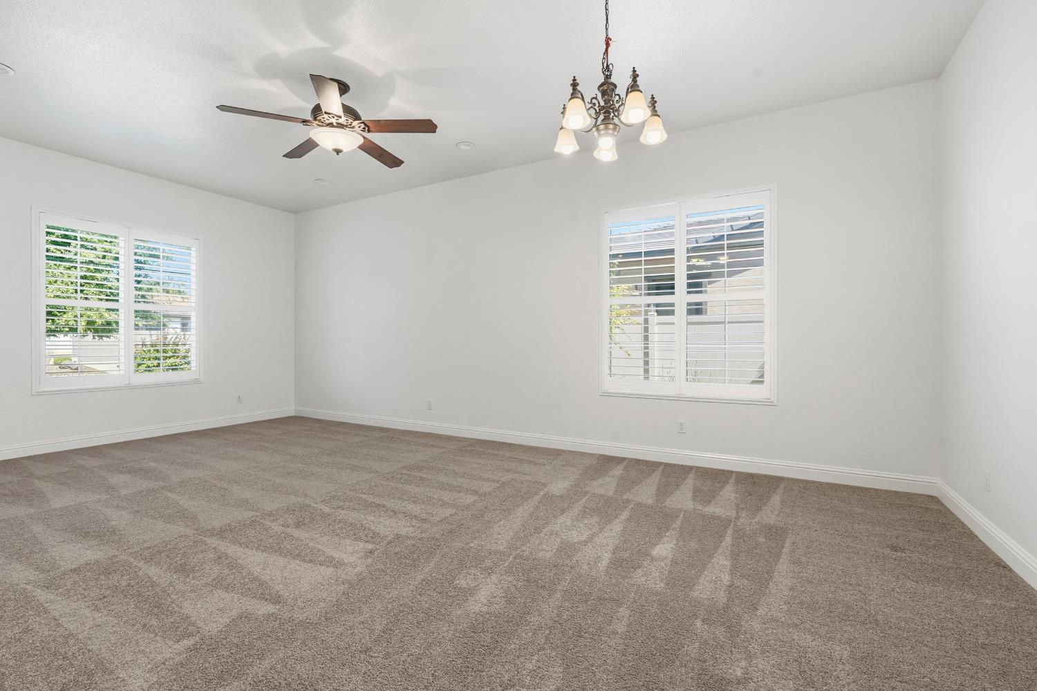 2472 Ashbridge Ln, Manteca, CA 95336