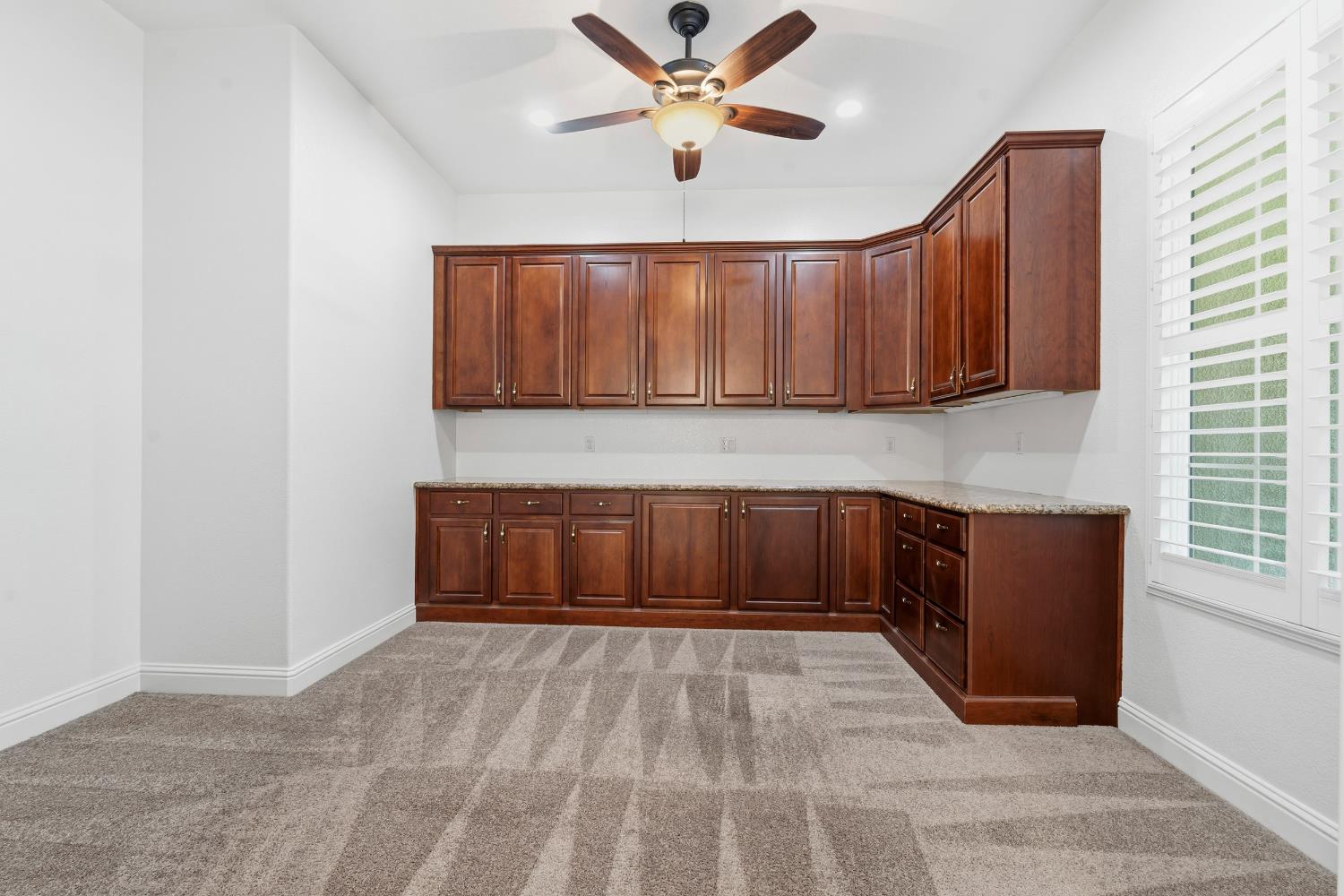 2472 Ashbridge Ln, Manteca, CA 95336