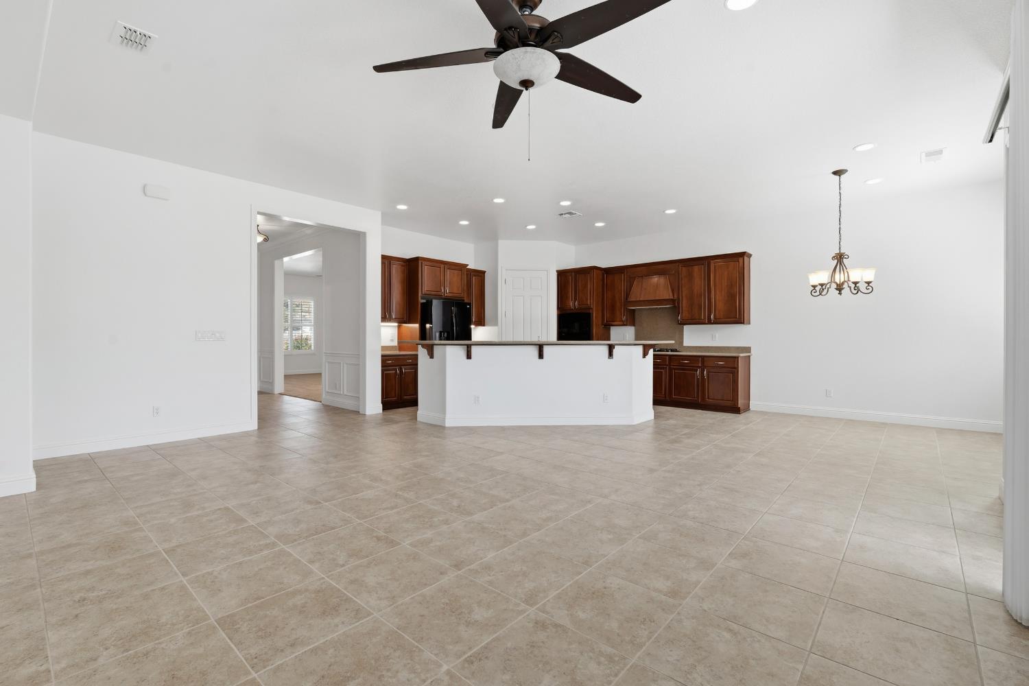 2472 Ashbridge Ln, Manteca, CA 95336