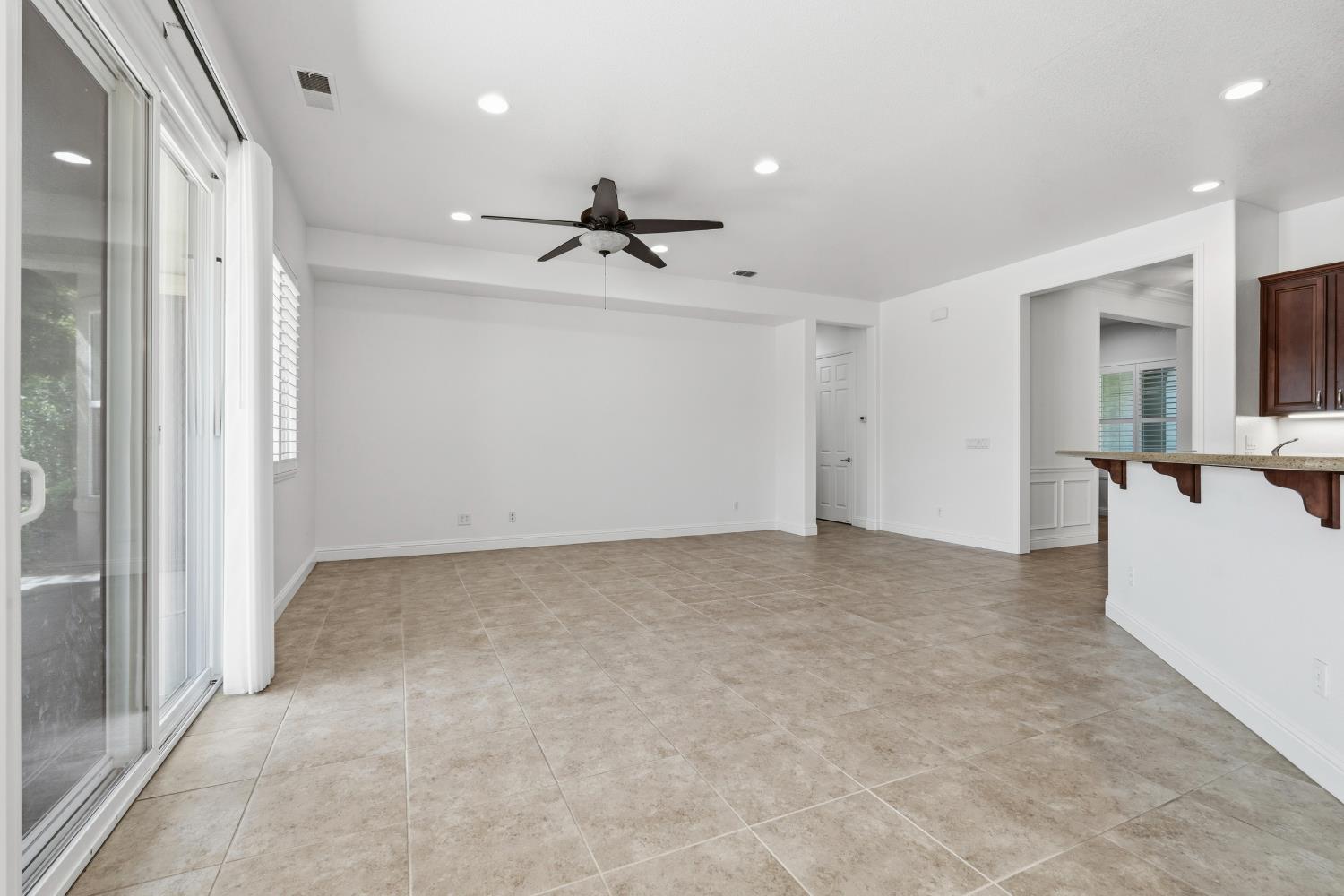 2472 Ashbridge Ln, Manteca, CA 95336