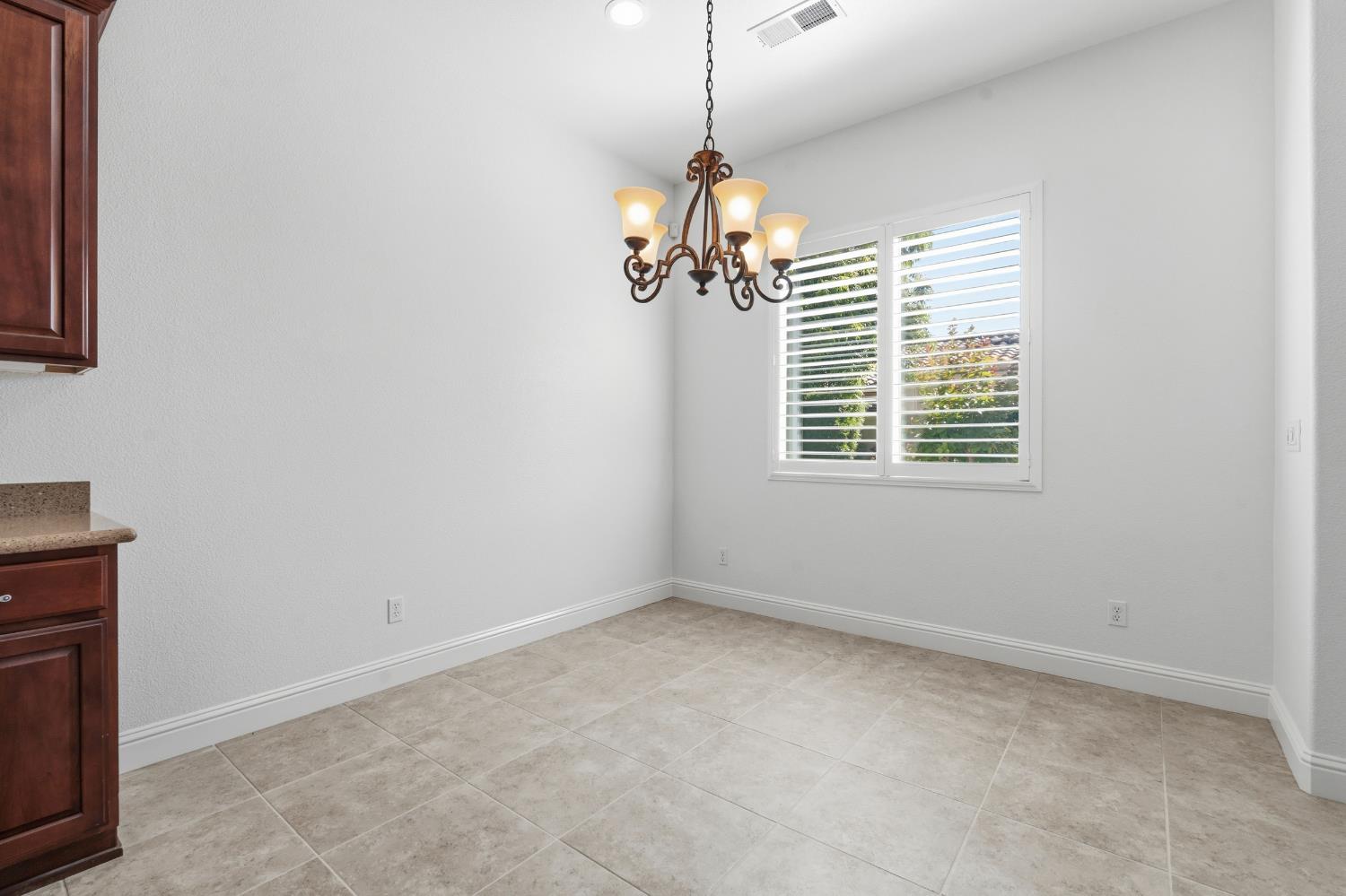 2472 Ashbridge Ln, Manteca, CA 95336