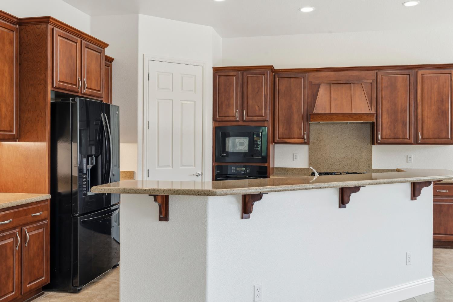 2472 Ashbridge Ln, Manteca, CA 95336