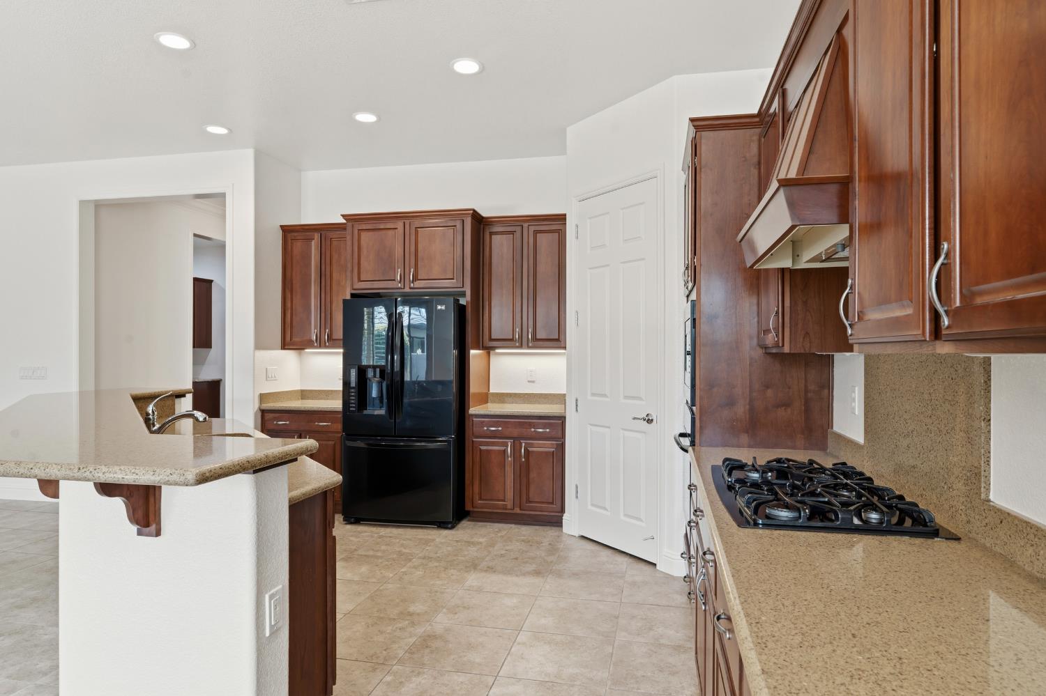 2472 Ashbridge Ln, Manteca, CA 95336