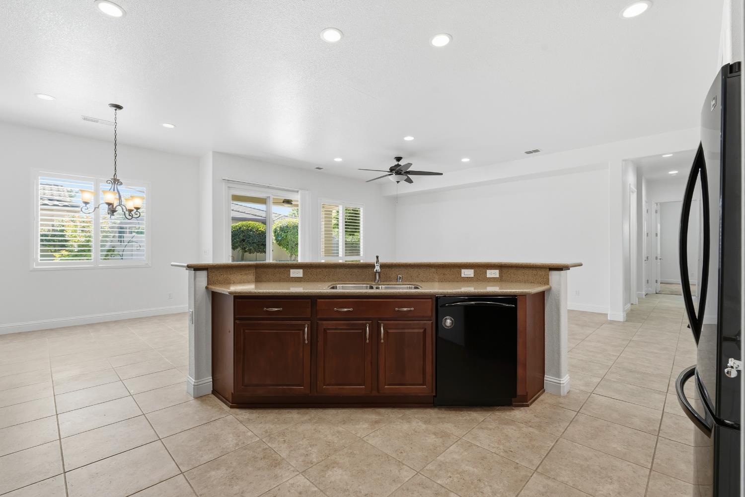 2472 Ashbridge Ln, Manteca, CA 95336