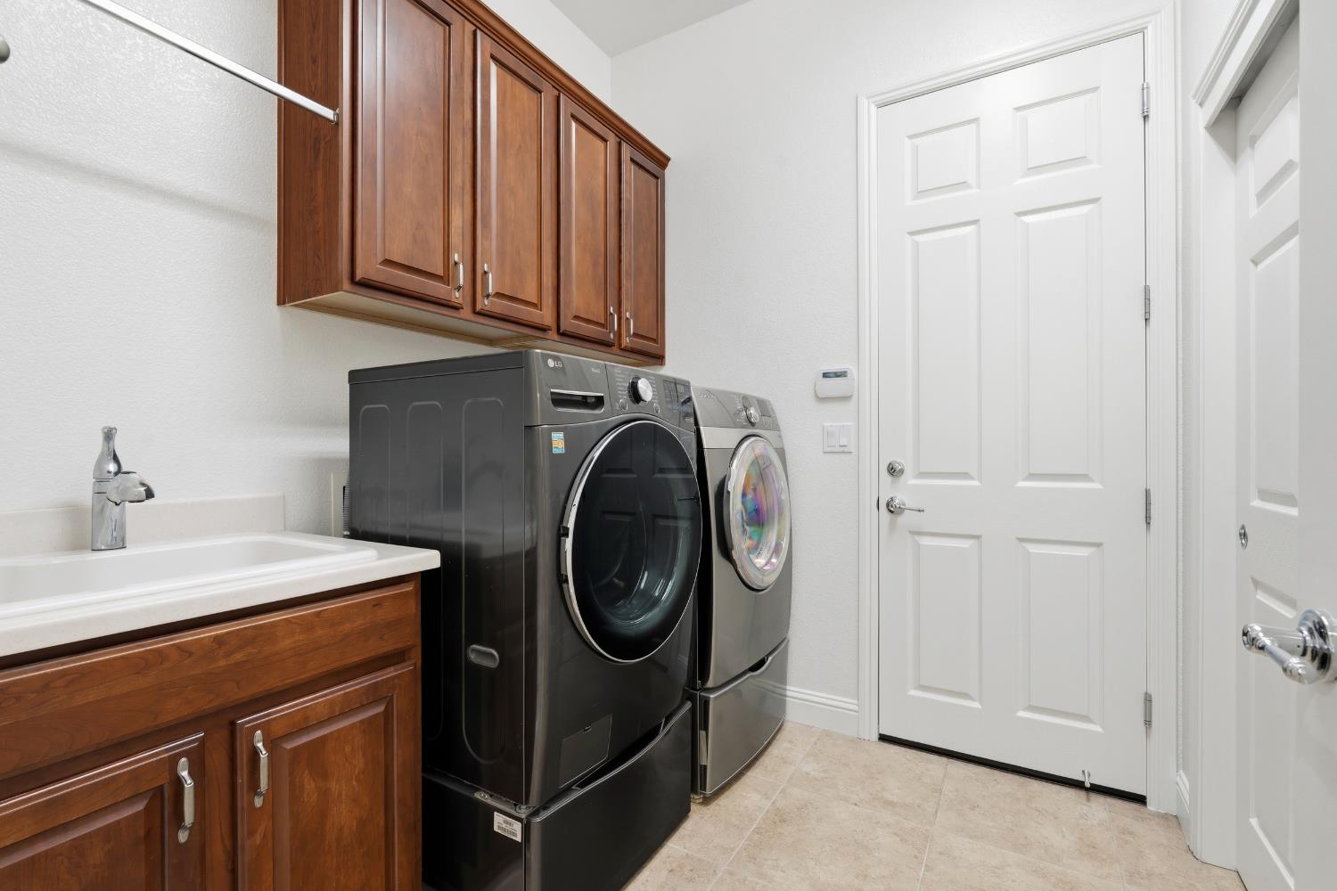 2472 Ashbridge Ln, Manteca, CA 95336