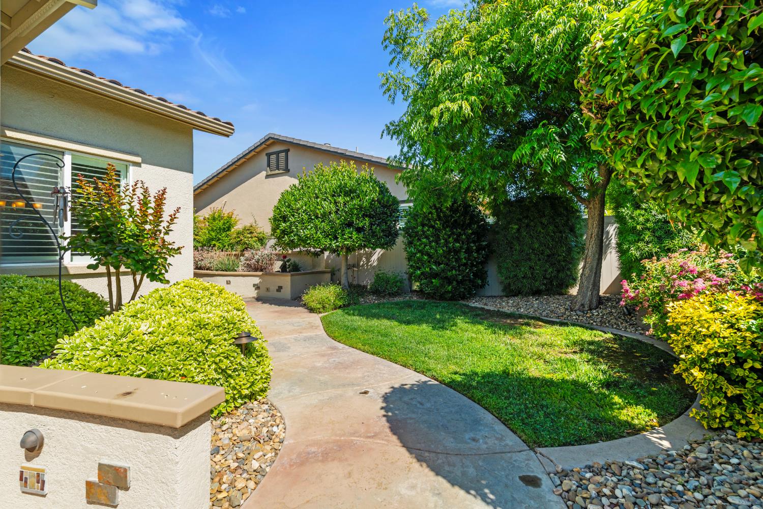 2472 Ashbridge Ln, Manteca, CA 95336