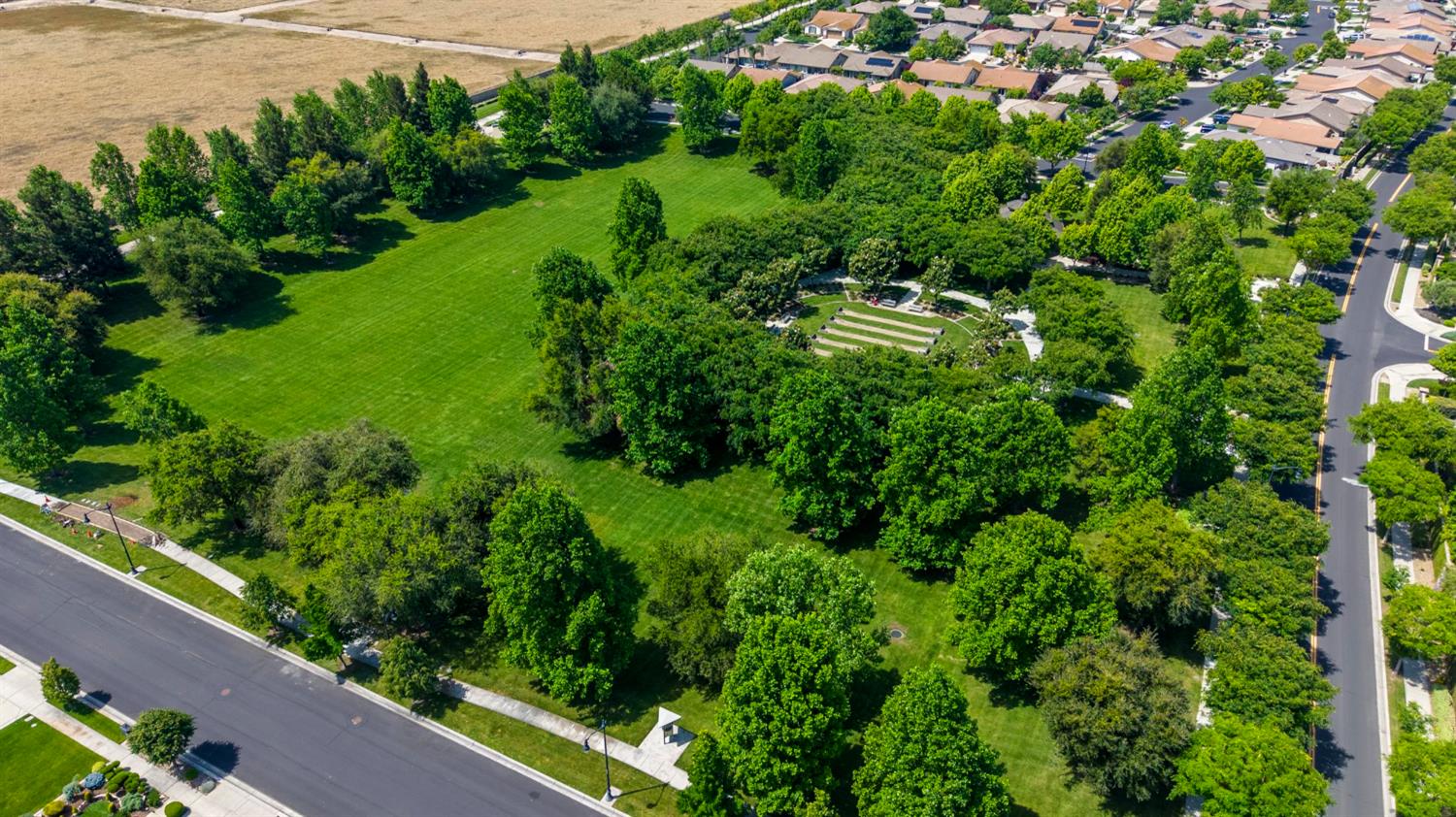 2472 Ashbridge Ln, Manteca, CA 95336