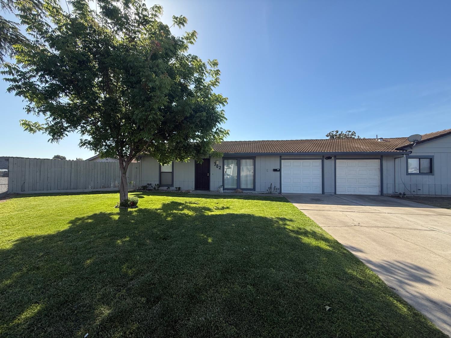 290 Northwoods Ave, Manteca, CA 95336
