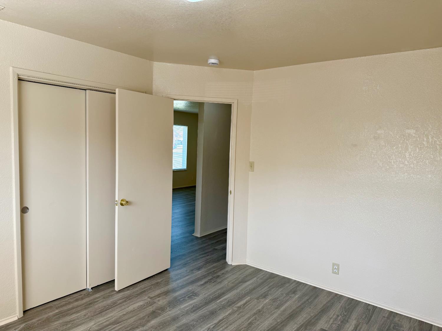 290 Northwoods Ave, Manteca, CA 95336