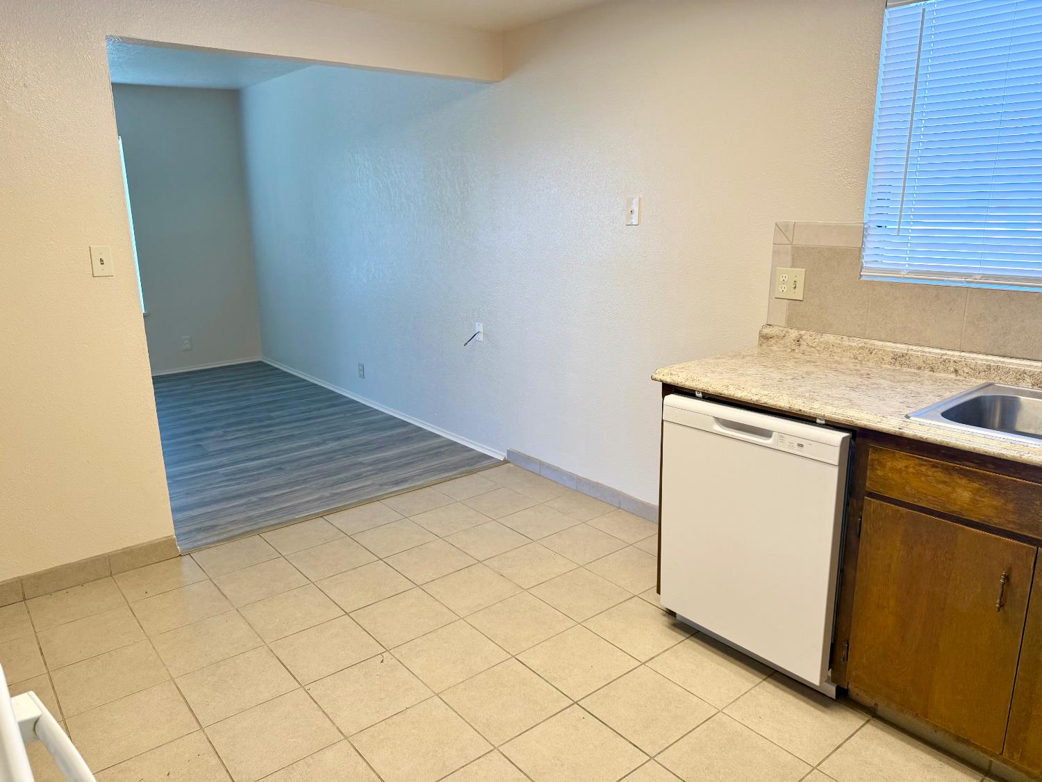 290 Northwoods Ave, Manteca, CA 95336