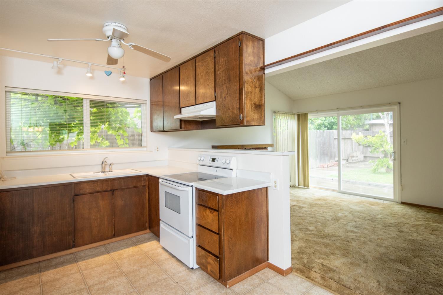2905 Bateman Ln, Modesto, CA 95354