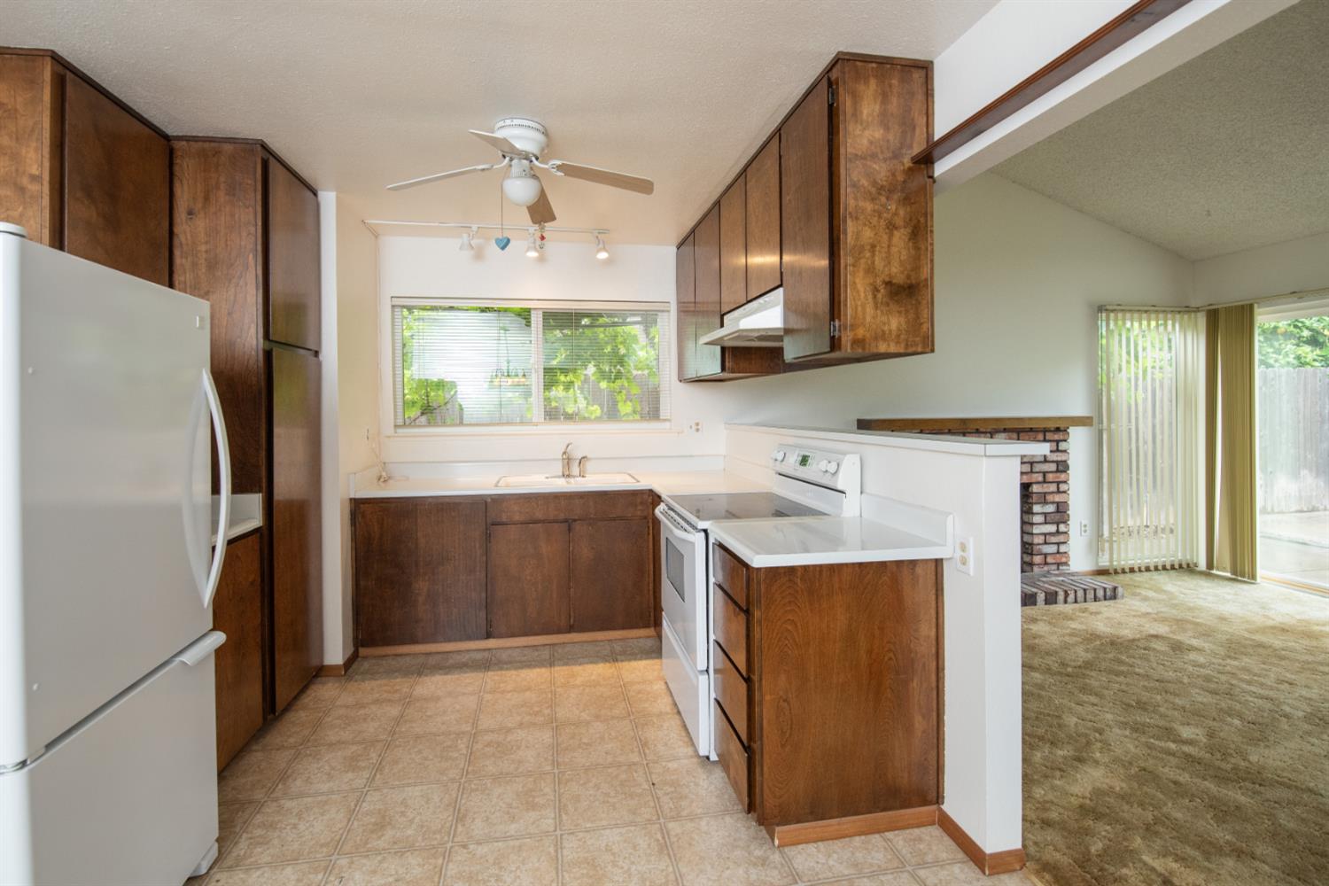 2905 Bateman Ln, Modesto, CA 95354