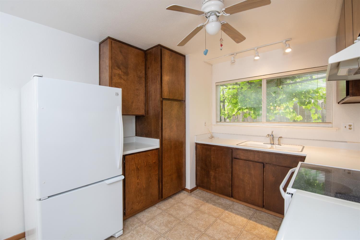 2905 Bateman Ln, Modesto, CA 95354