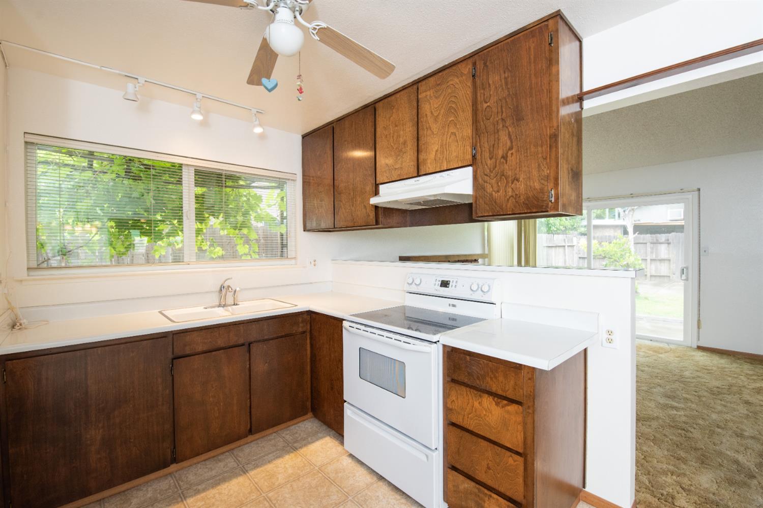 2905 Bateman Ln, Modesto, CA 95354