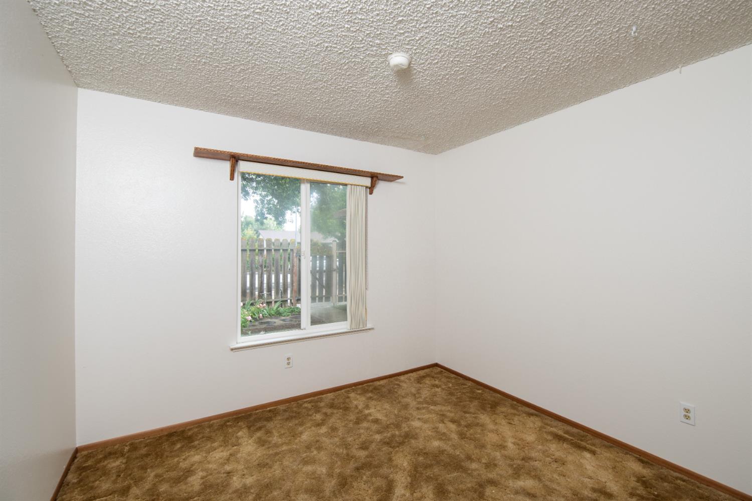 2905 Bateman Ln, Modesto, CA 95354