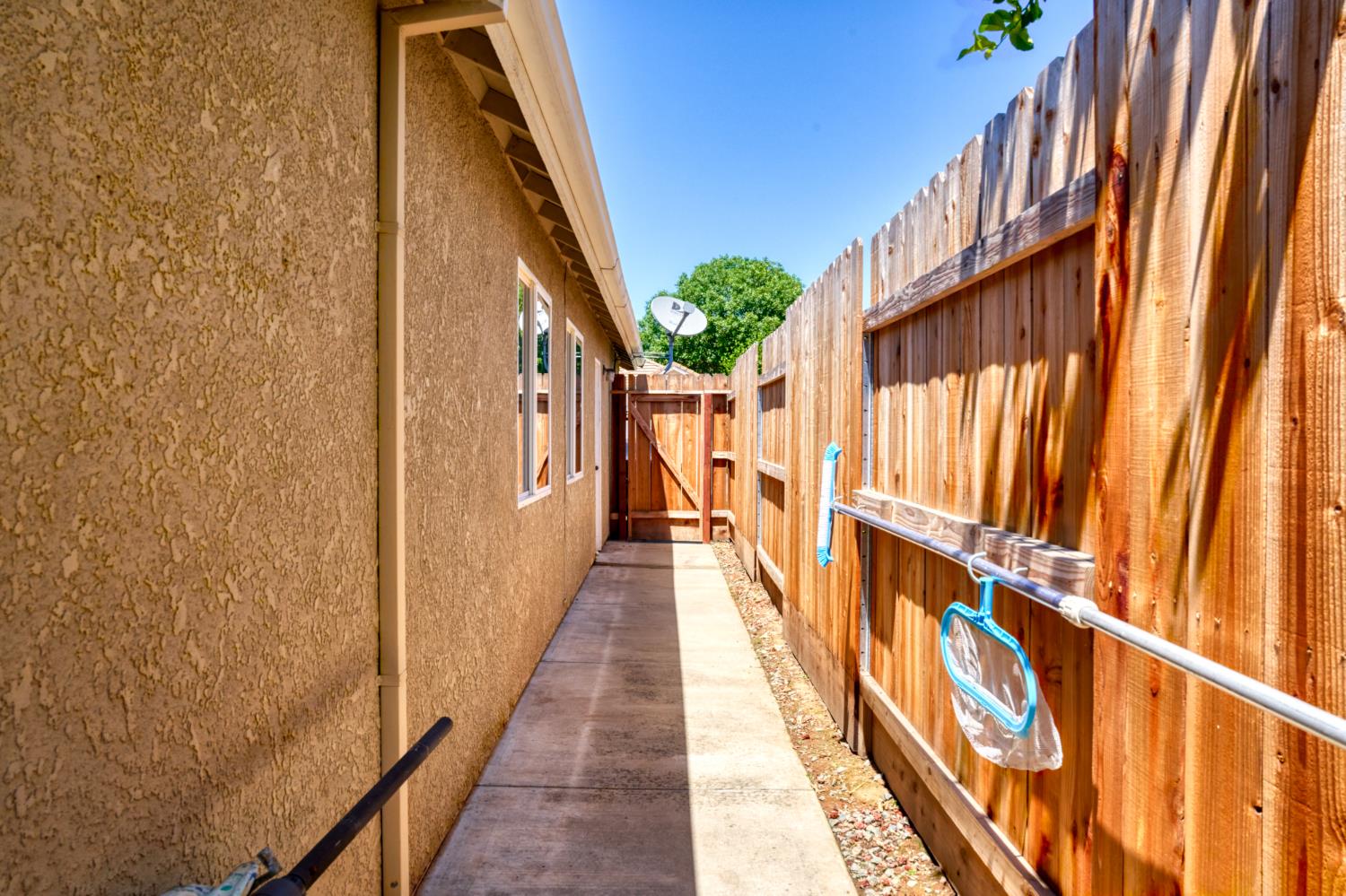 3324 Sleepy Hollow Ln, Modesto, CA 95355