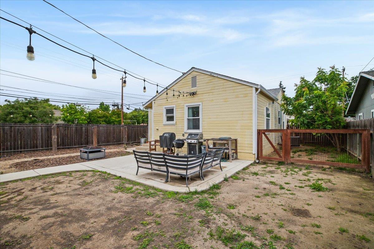 505 S Acacia Ave, Ripon, CA 95366