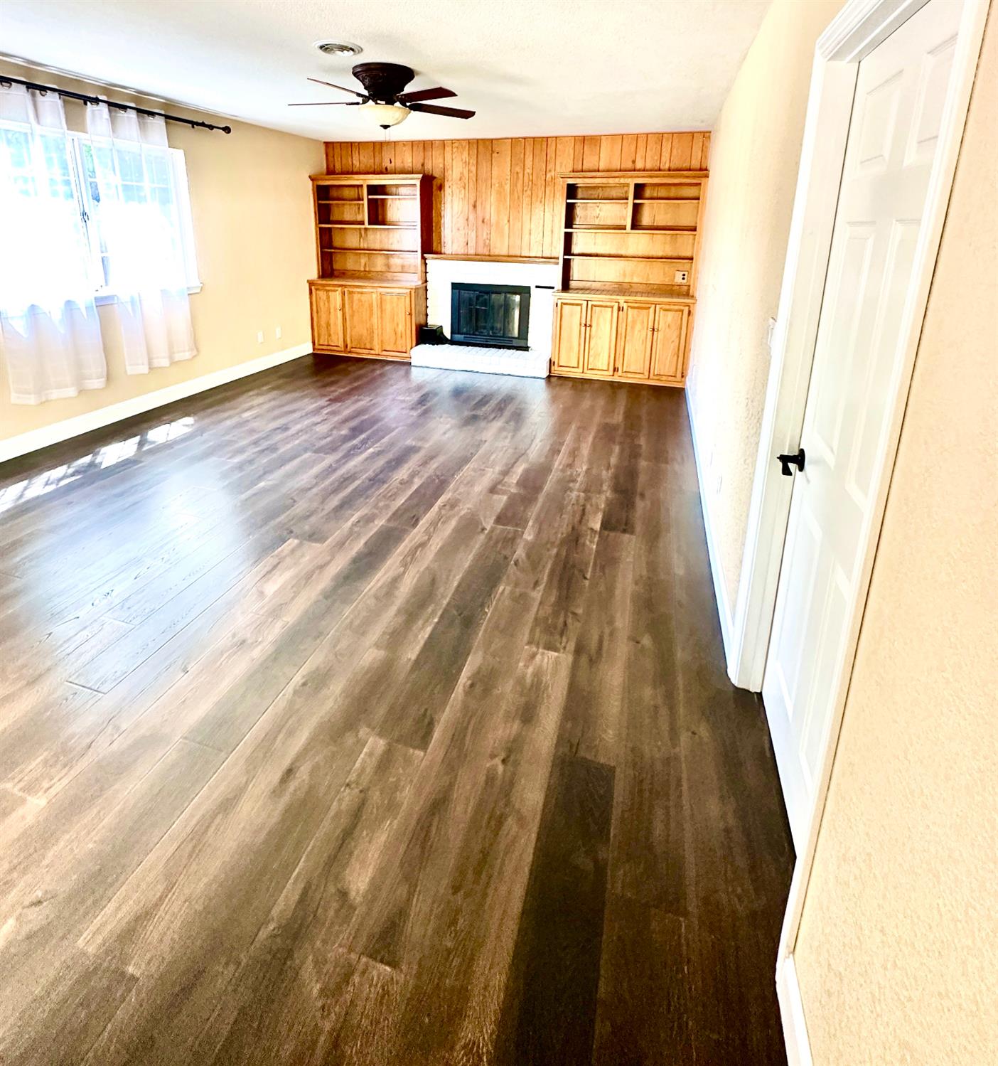 594 Parkwood Dr, Manteca, CA 95336