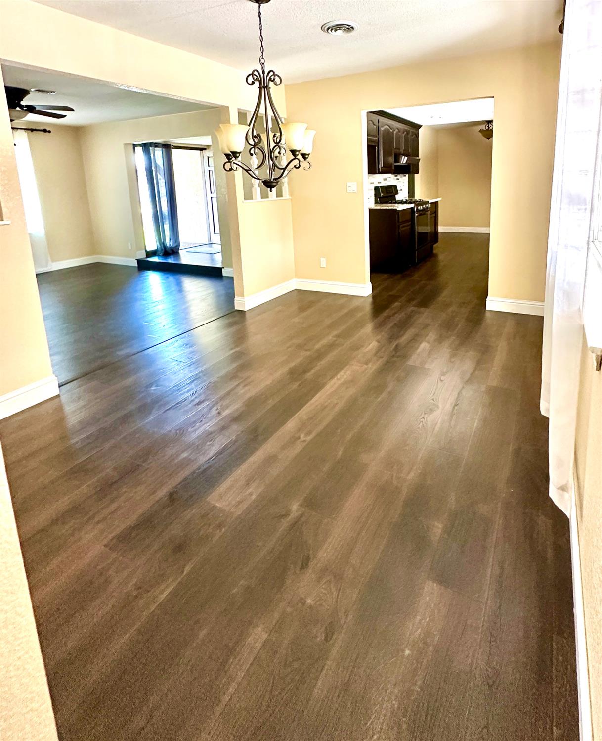 594 Parkwood Dr, Manteca, CA 95336