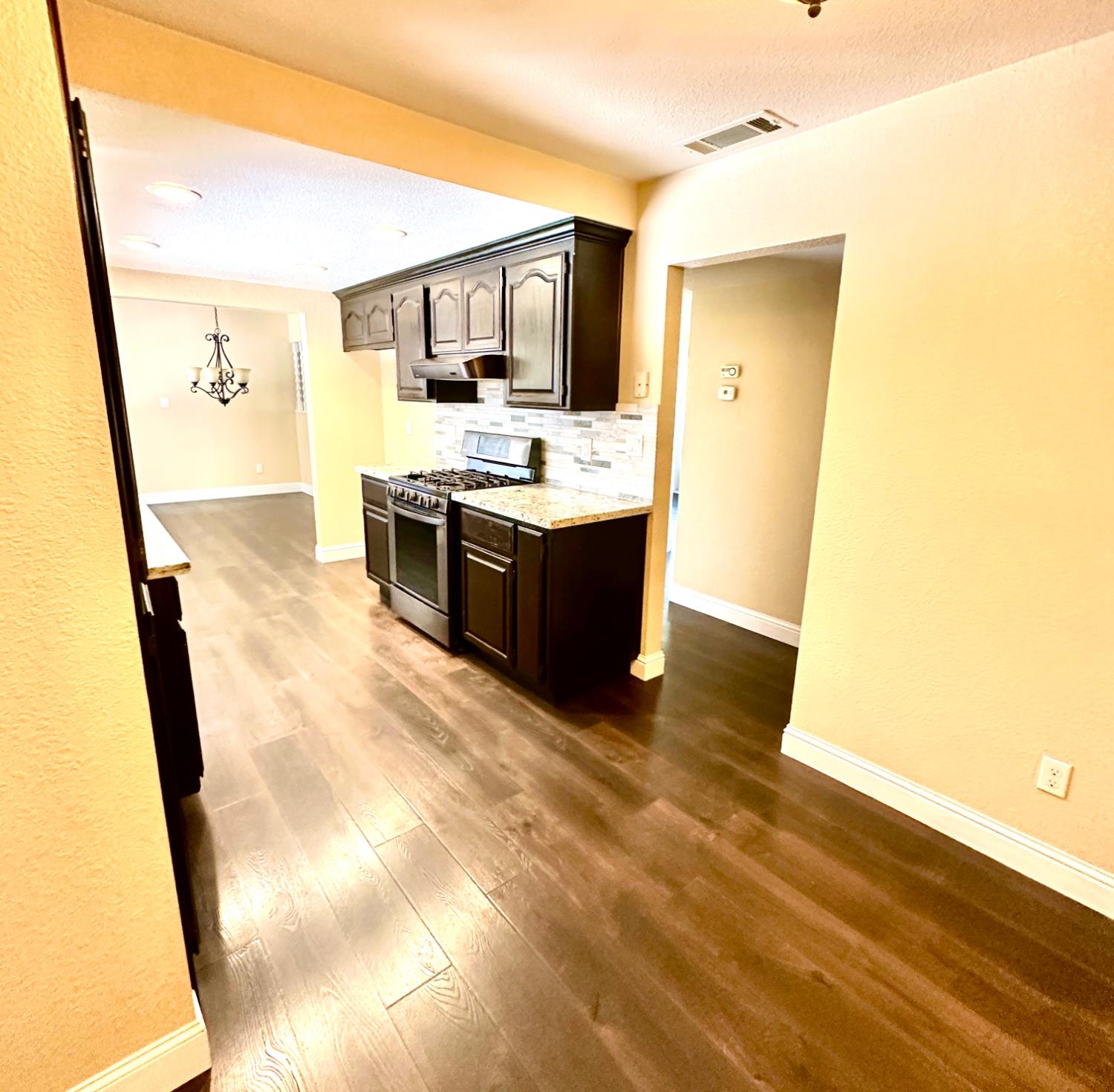594 Parkwood Dr, Manteca, CA 95336
