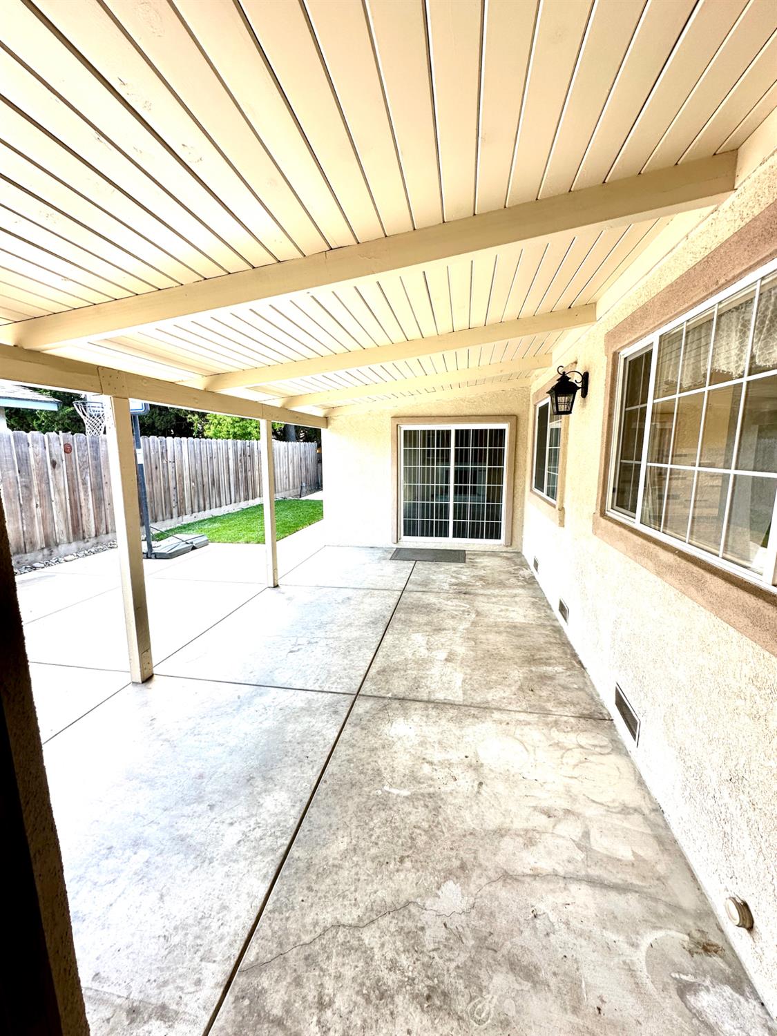594 Parkwood Dr, Manteca, CA 95336