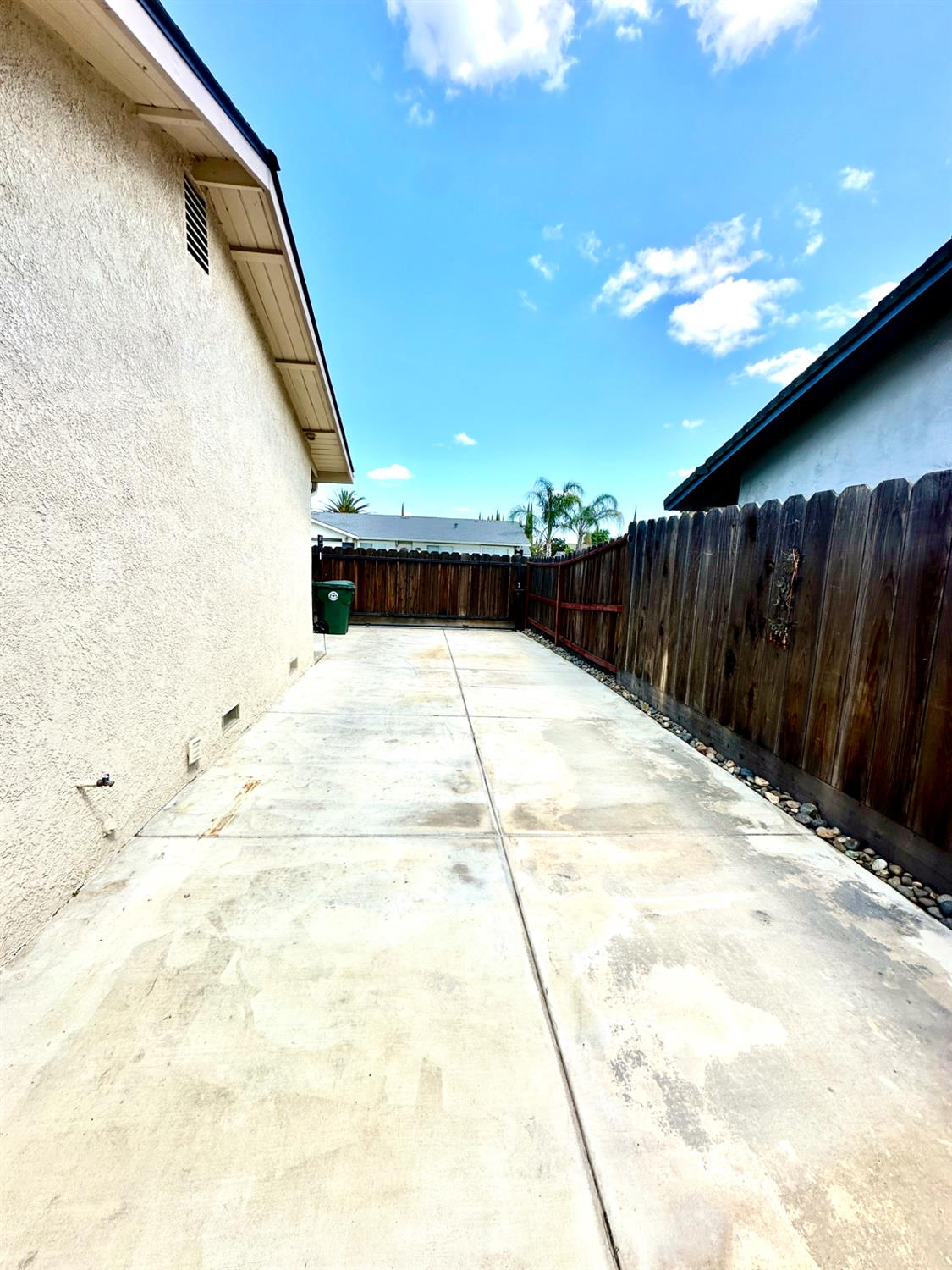 594 Parkwood Dr, Manteca, CA 95336