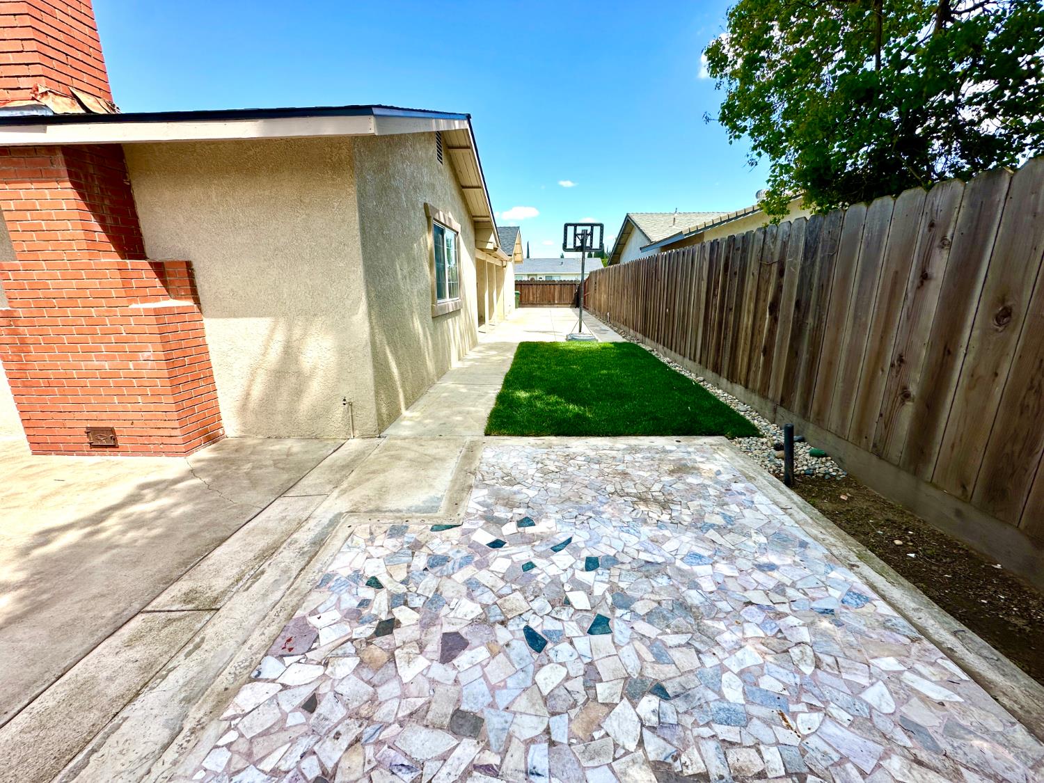 594 Parkwood Dr, Manteca, CA 95336