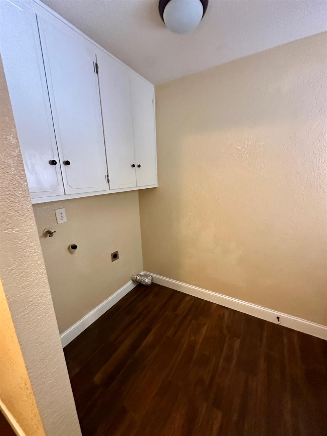 594 Parkwood Dr, Manteca, CA 95336