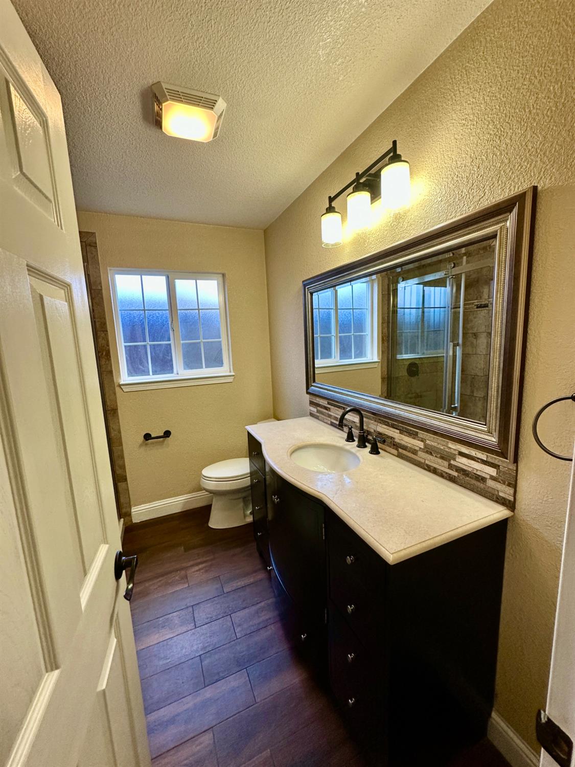 594 Parkwood Dr, Manteca, CA 95336