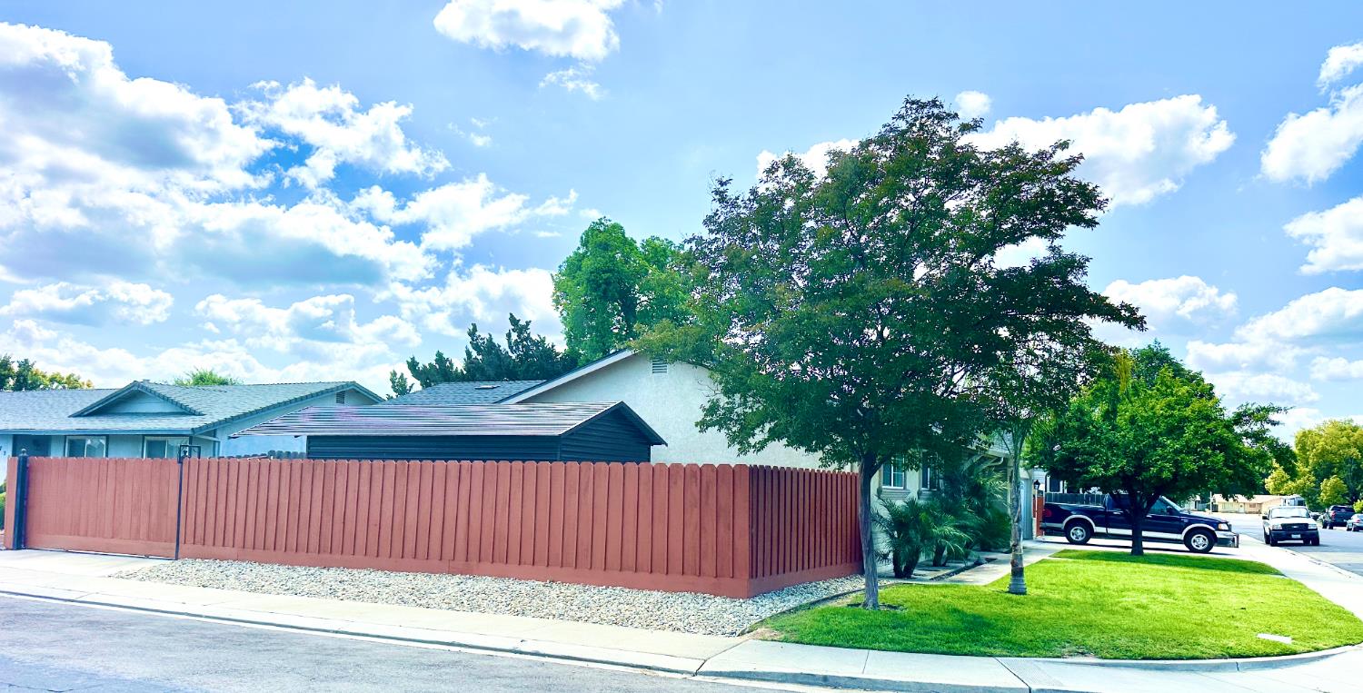 594 Parkwood Dr, Manteca, CA 95336